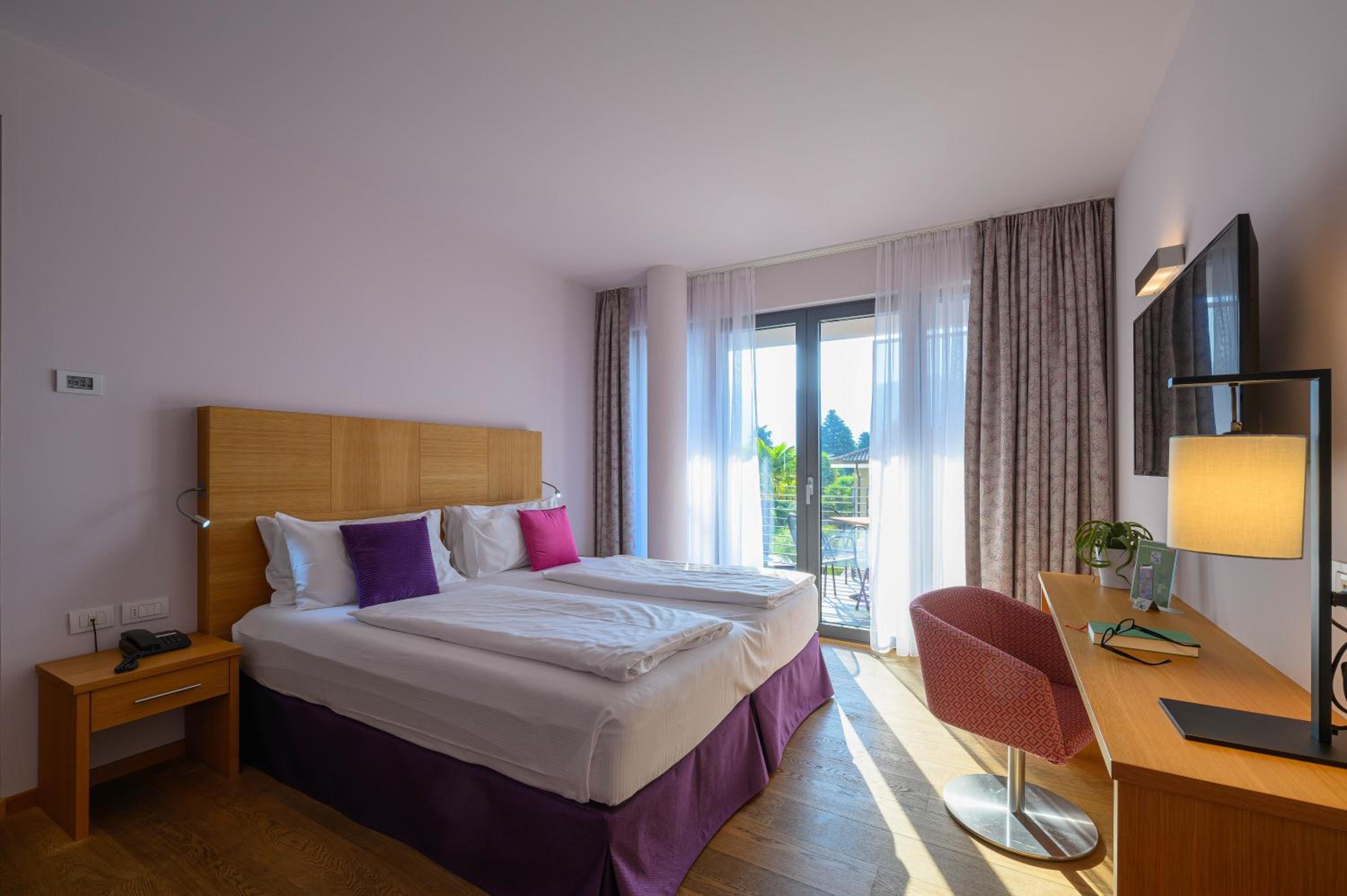 Comfort Double Room with Balcony and Lake View