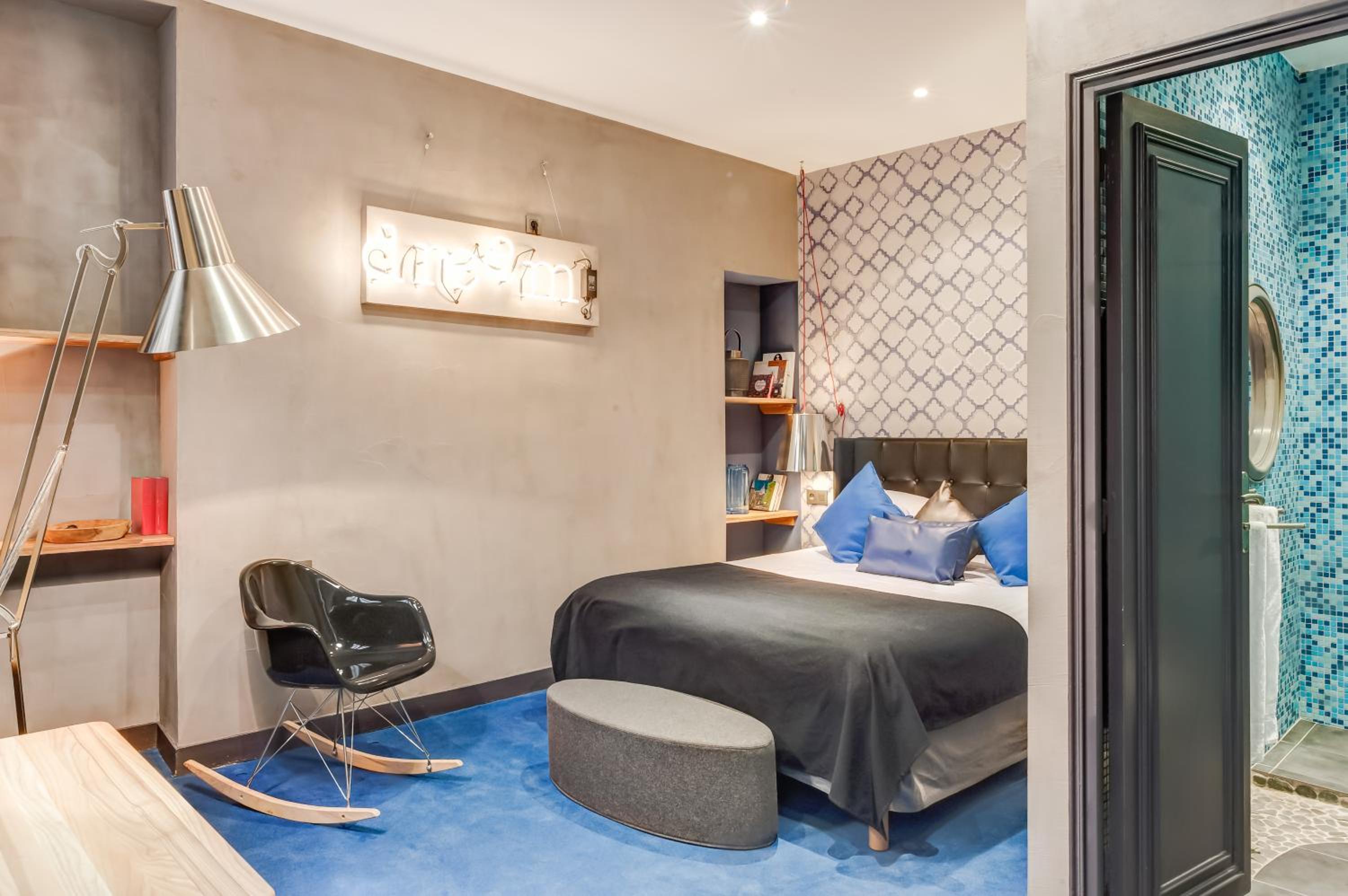 Premium Double Room thumbnail 6