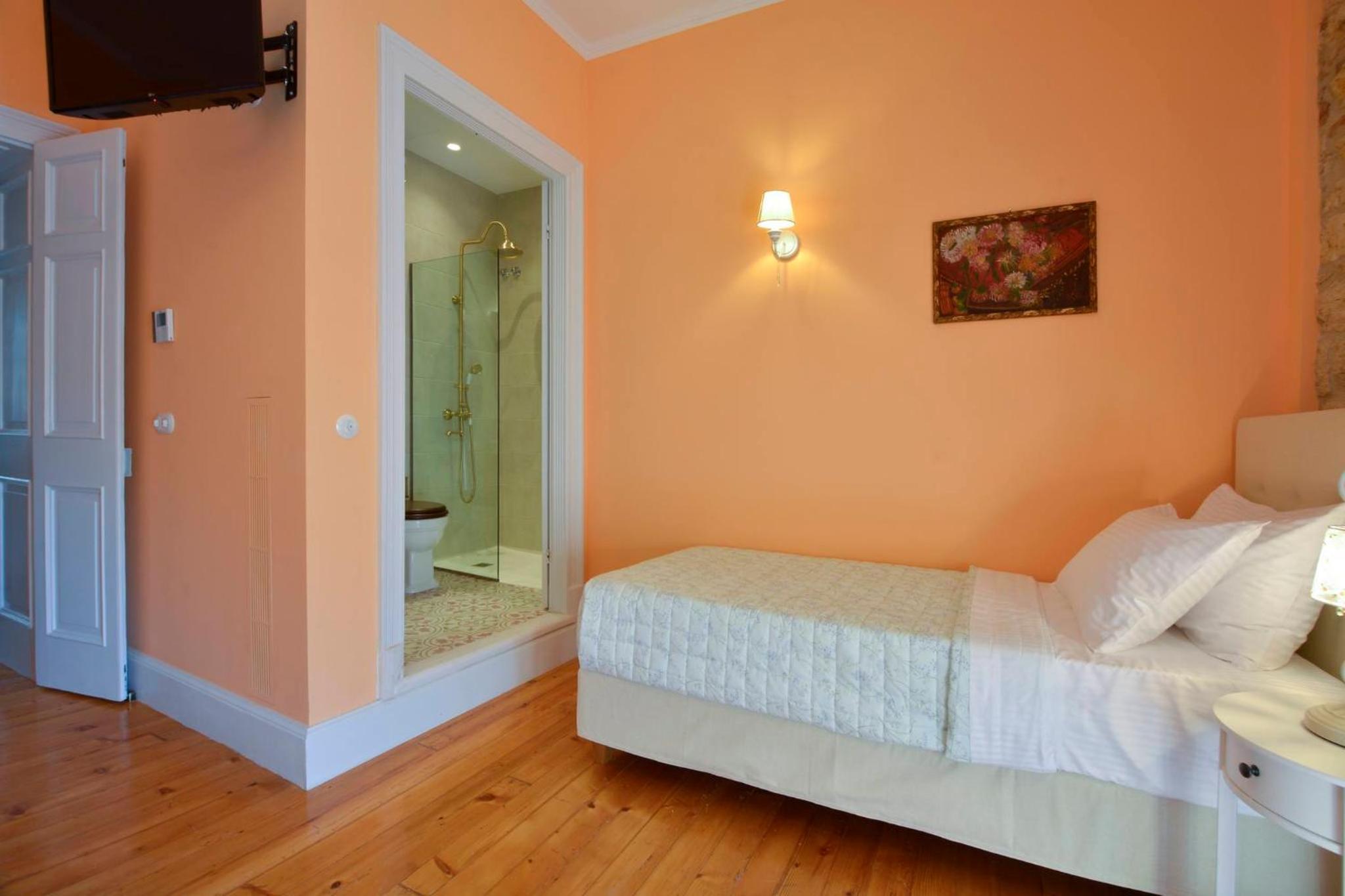 Deluxe Twin Room - Photo 9