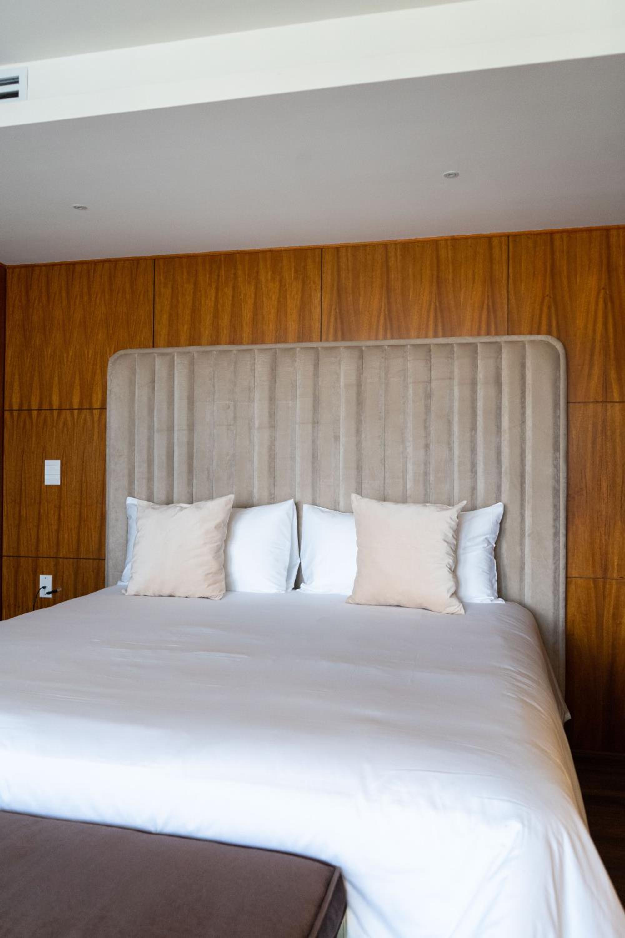 Superior King Suite - Photo 4