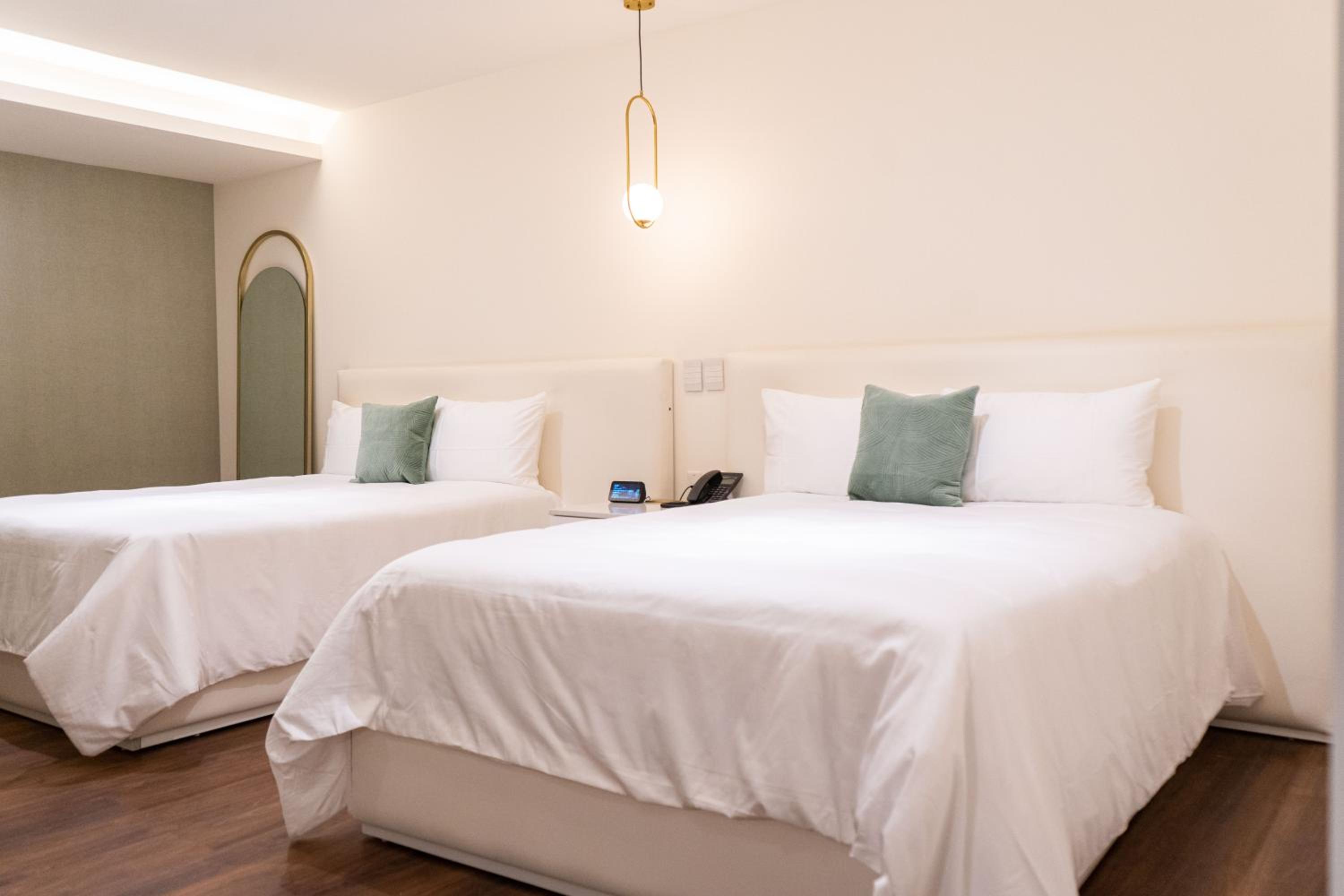 Standard Suite - Photo 9