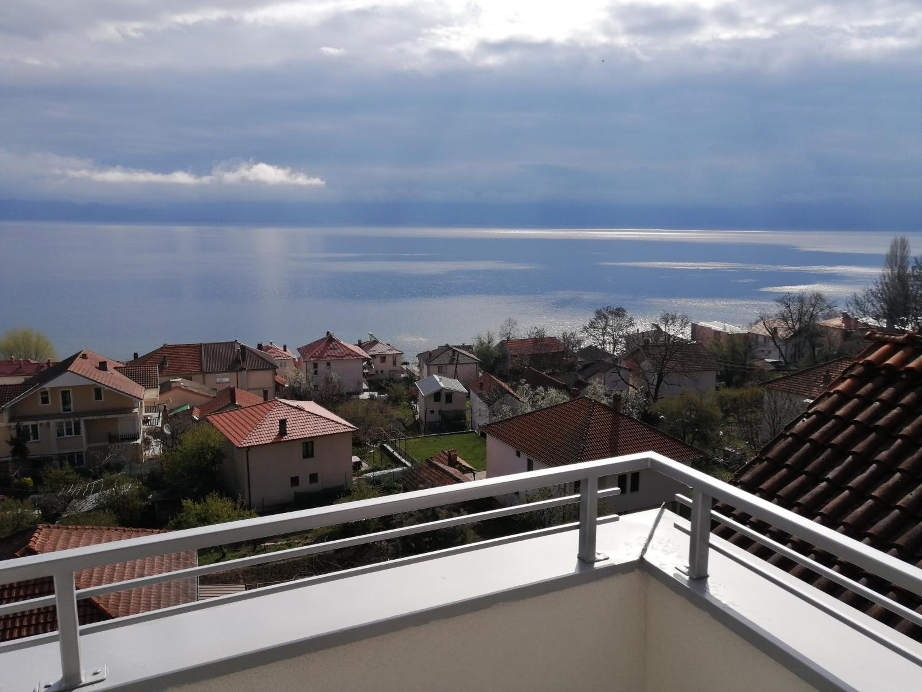 Apartment with Lake View photo 3