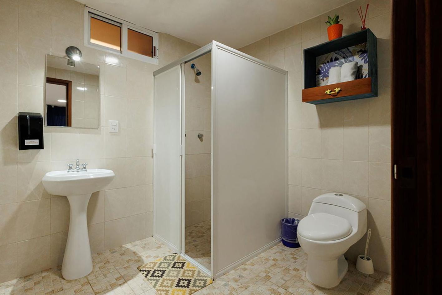 Quadruple Room with Lake View - Photo 5