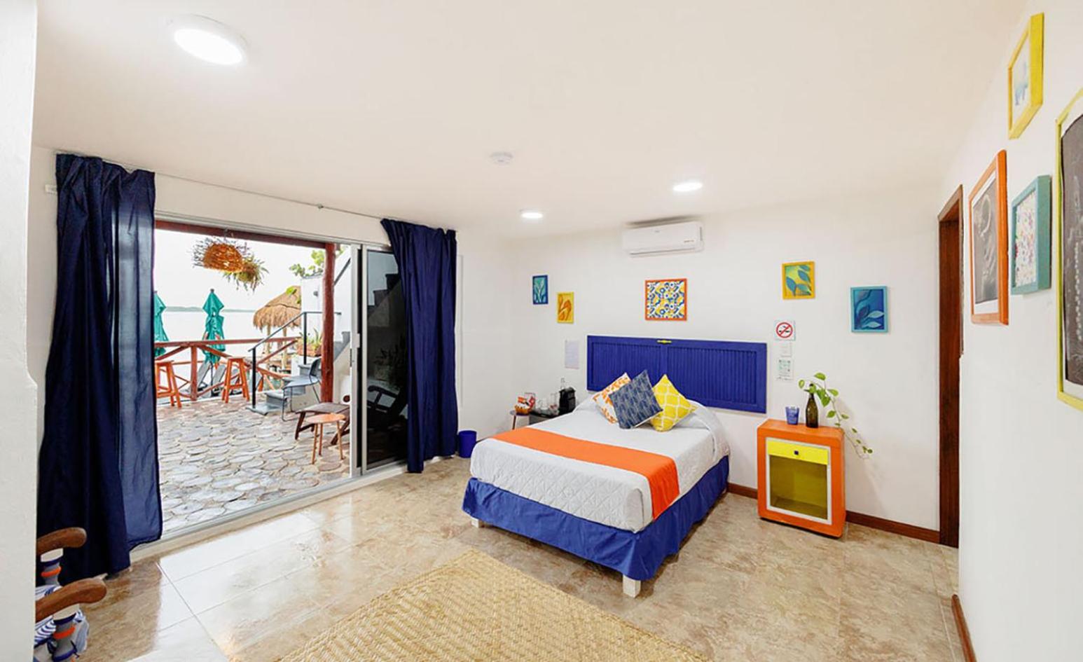 Quadruple Room with Lake View - Photo 12