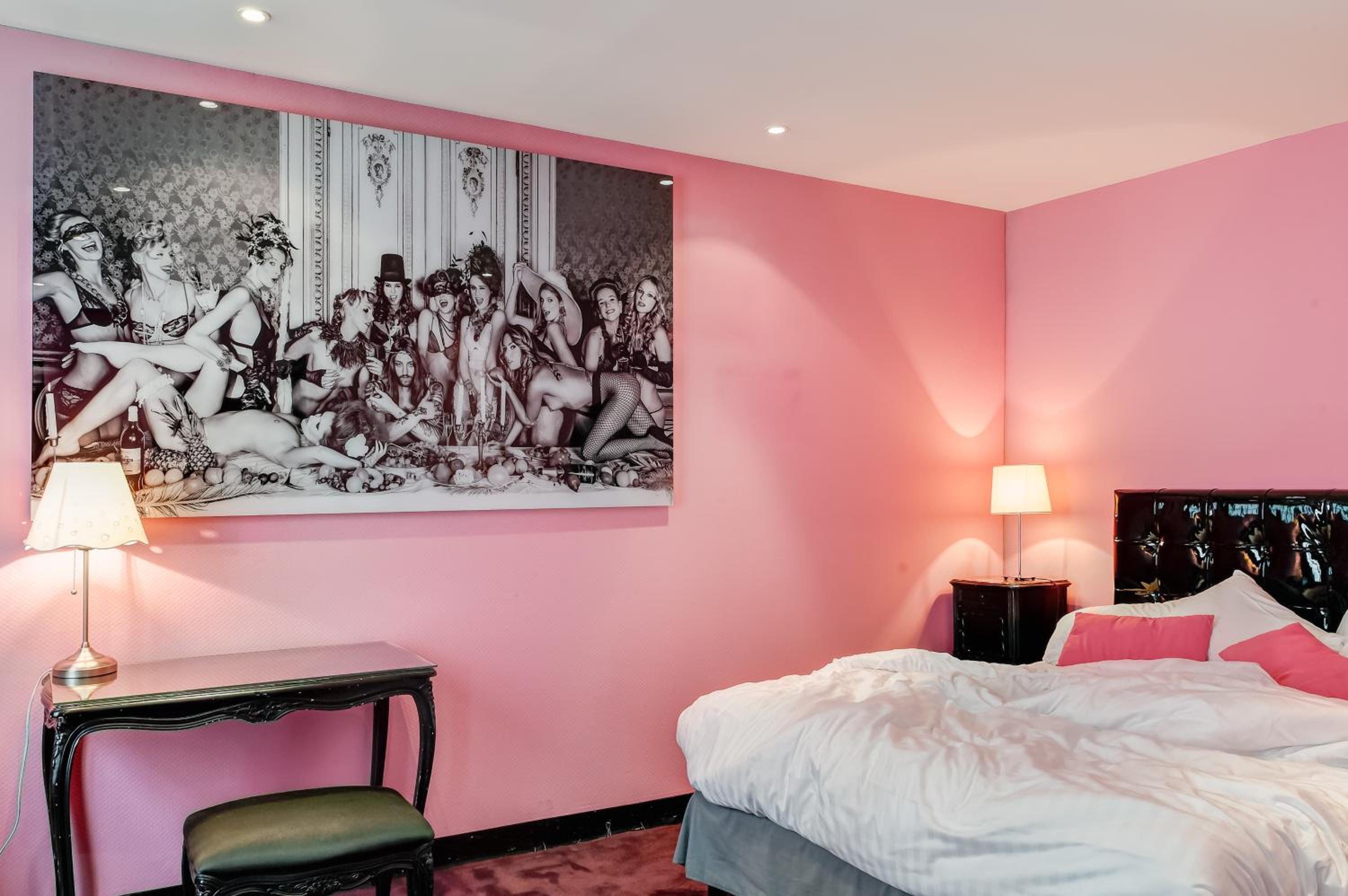 Premium Double Room thumbnail 5