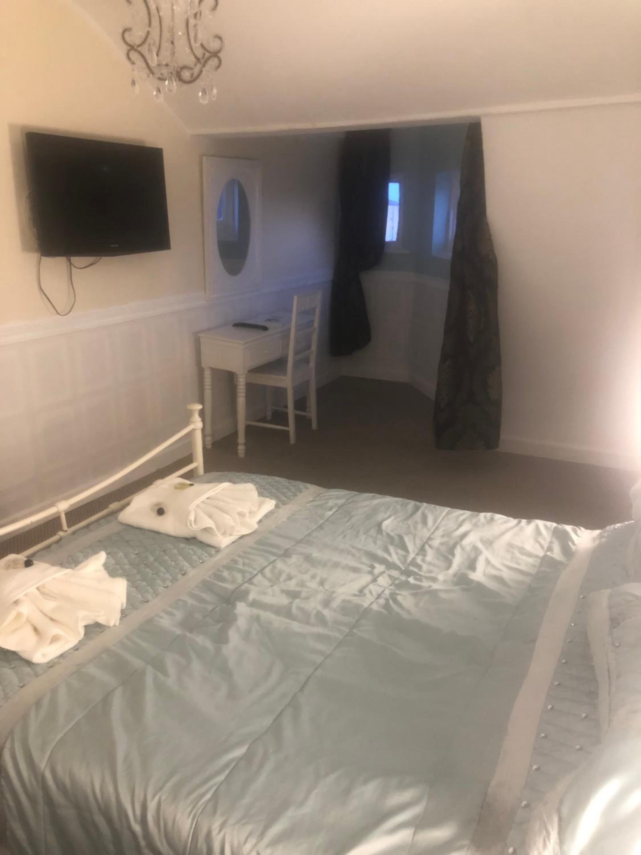 Deluxe Double Room with Extra Bed - Photo 2