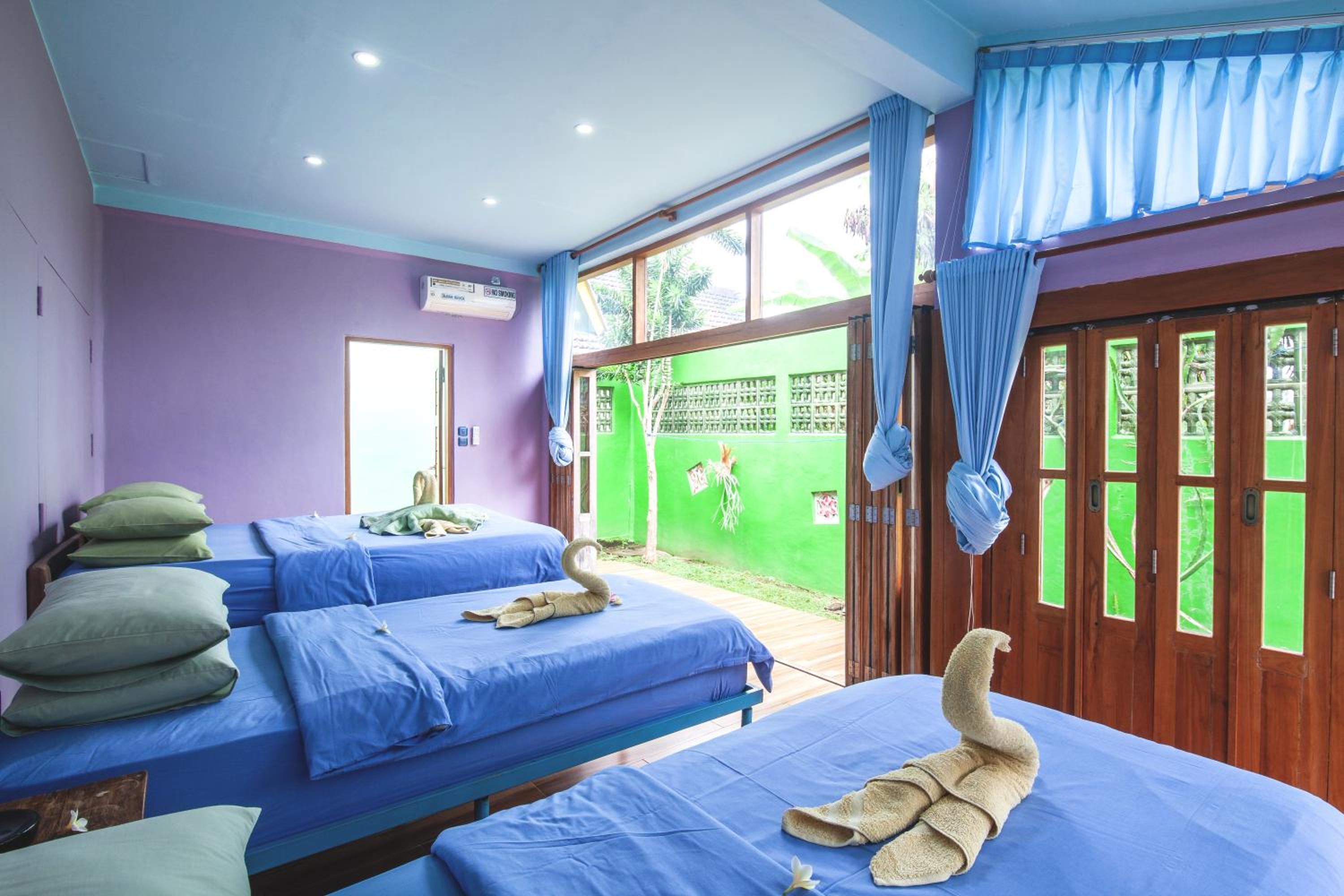 Family Room with Garden View - Photo 1
