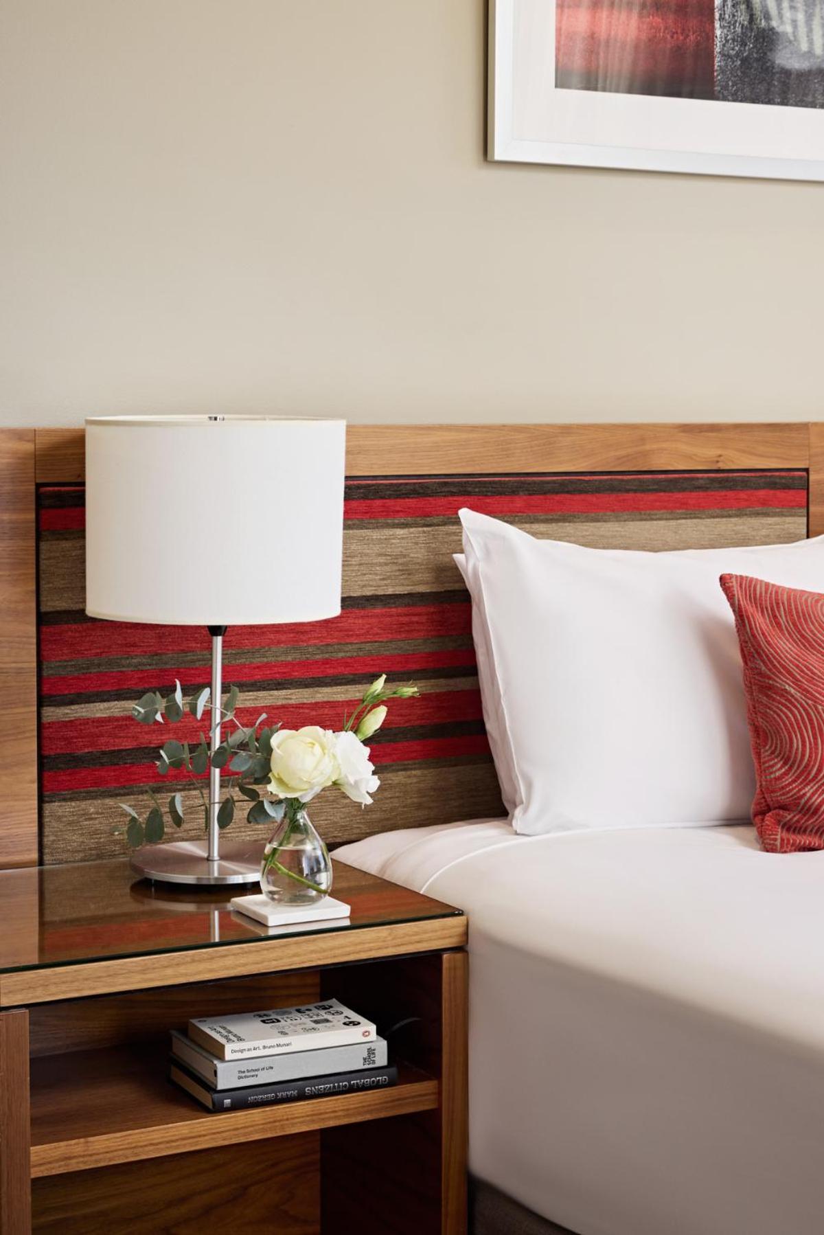 Deluxe King Room - Photo 5