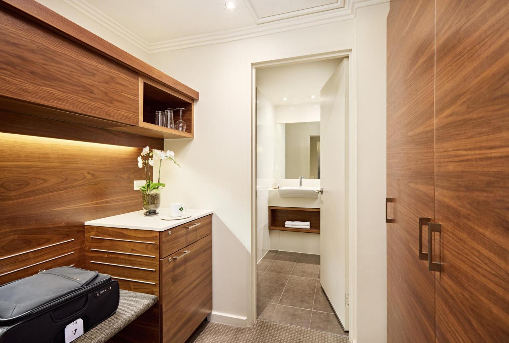 Deluxe King Room - Photo 3