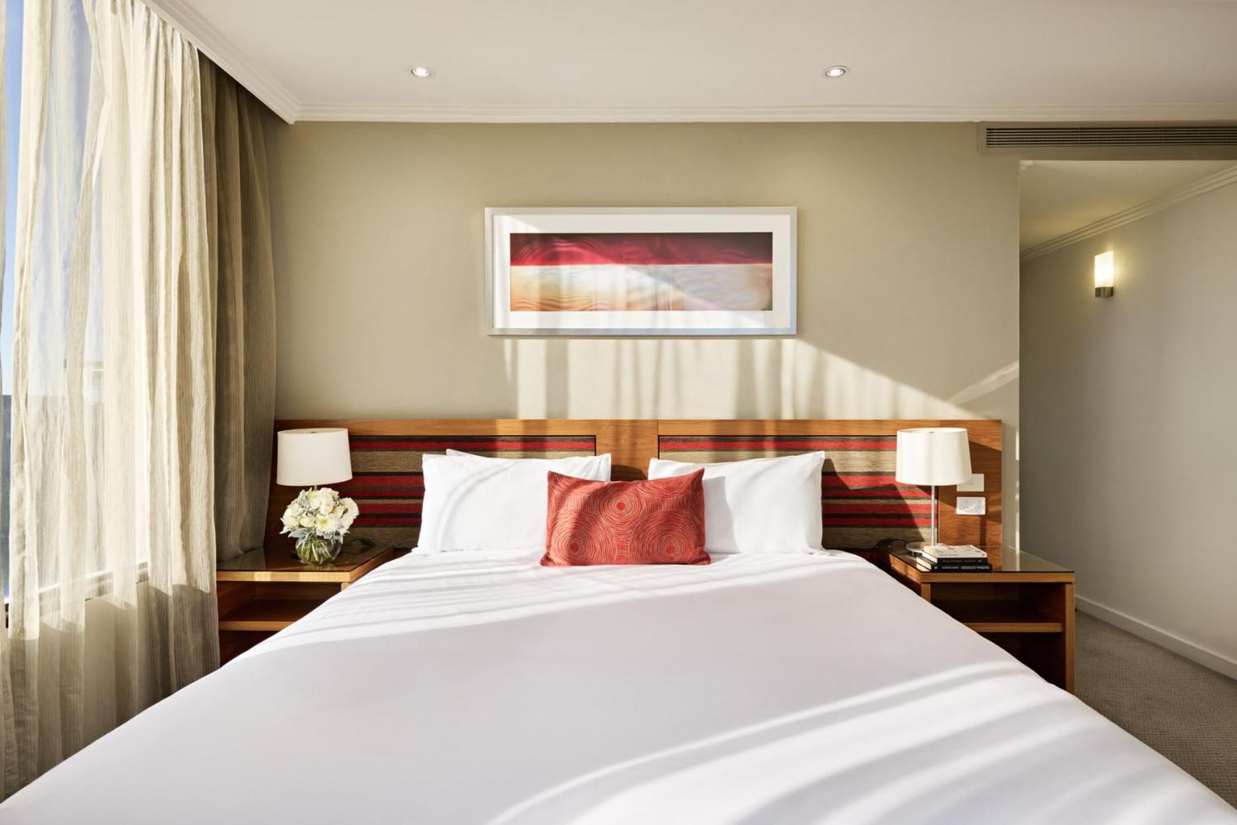 City View Deluxe King Room - Photo 4