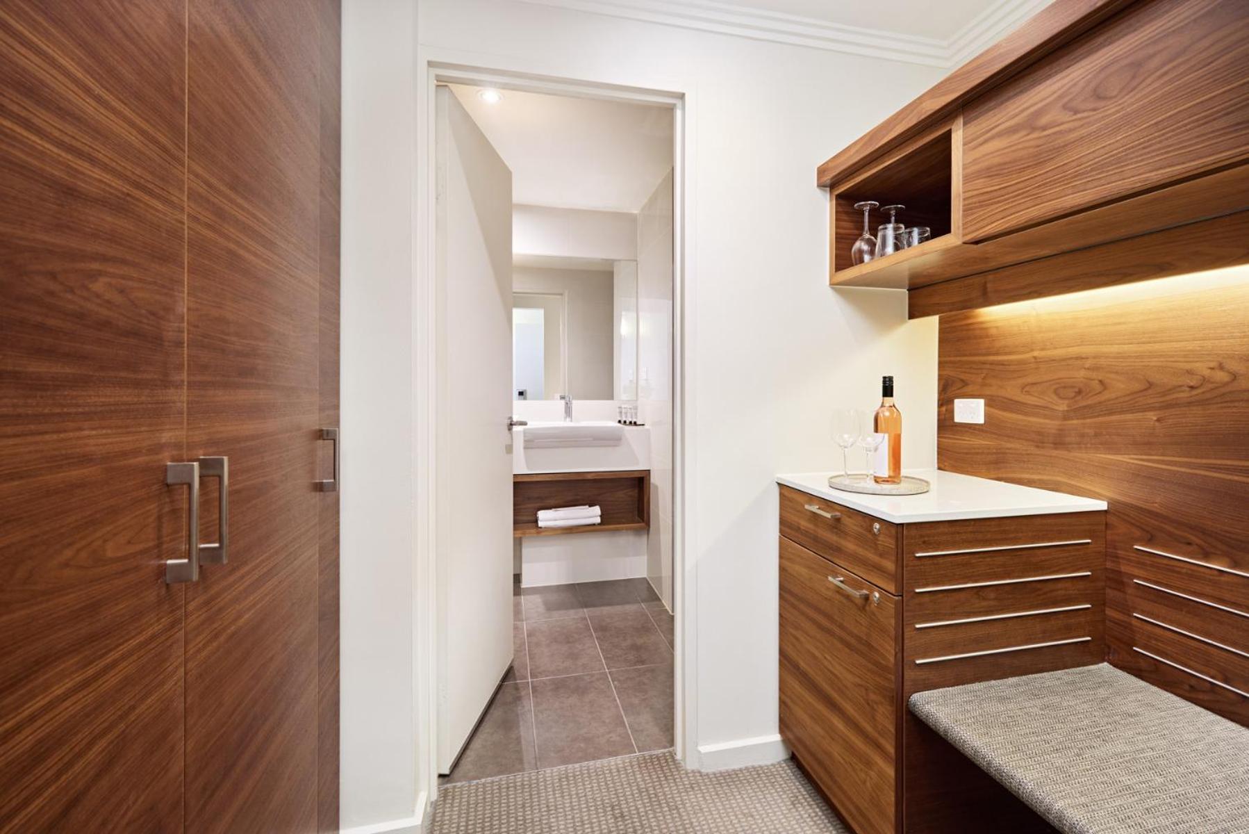 City View Deluxe King Room - Photo 5
