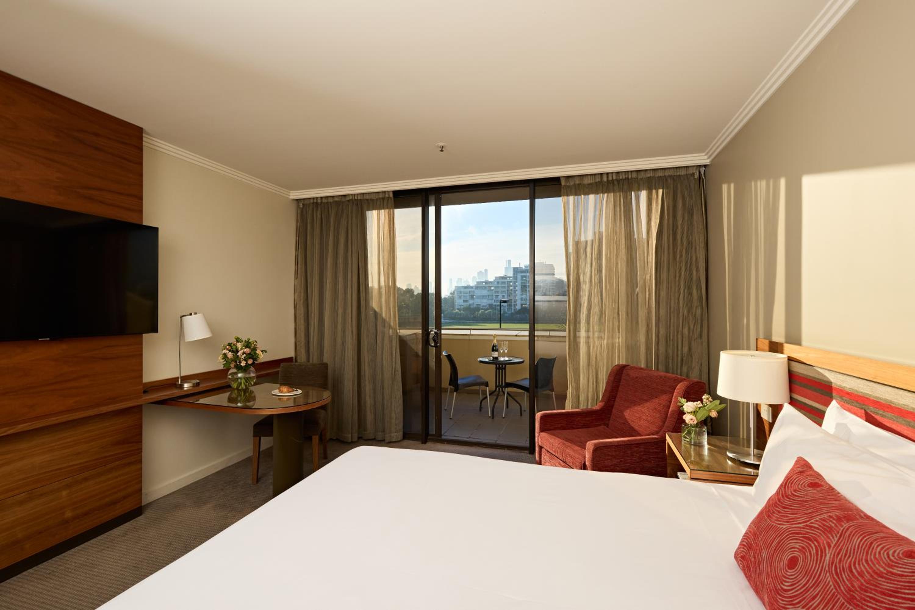 King Room with City View and Balcony - Photo 1