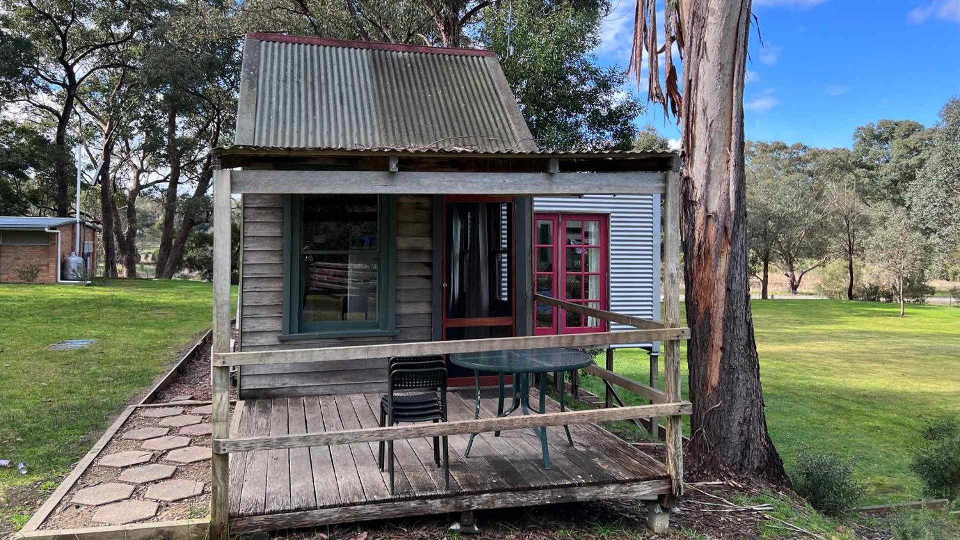 Cattlements Family Hut - Photo 11