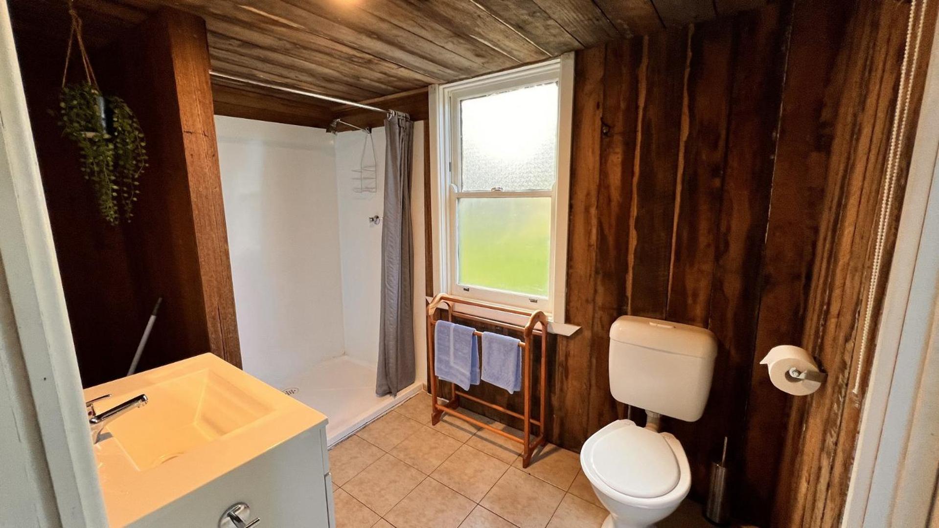Cattlements Family Hut - Photo 8