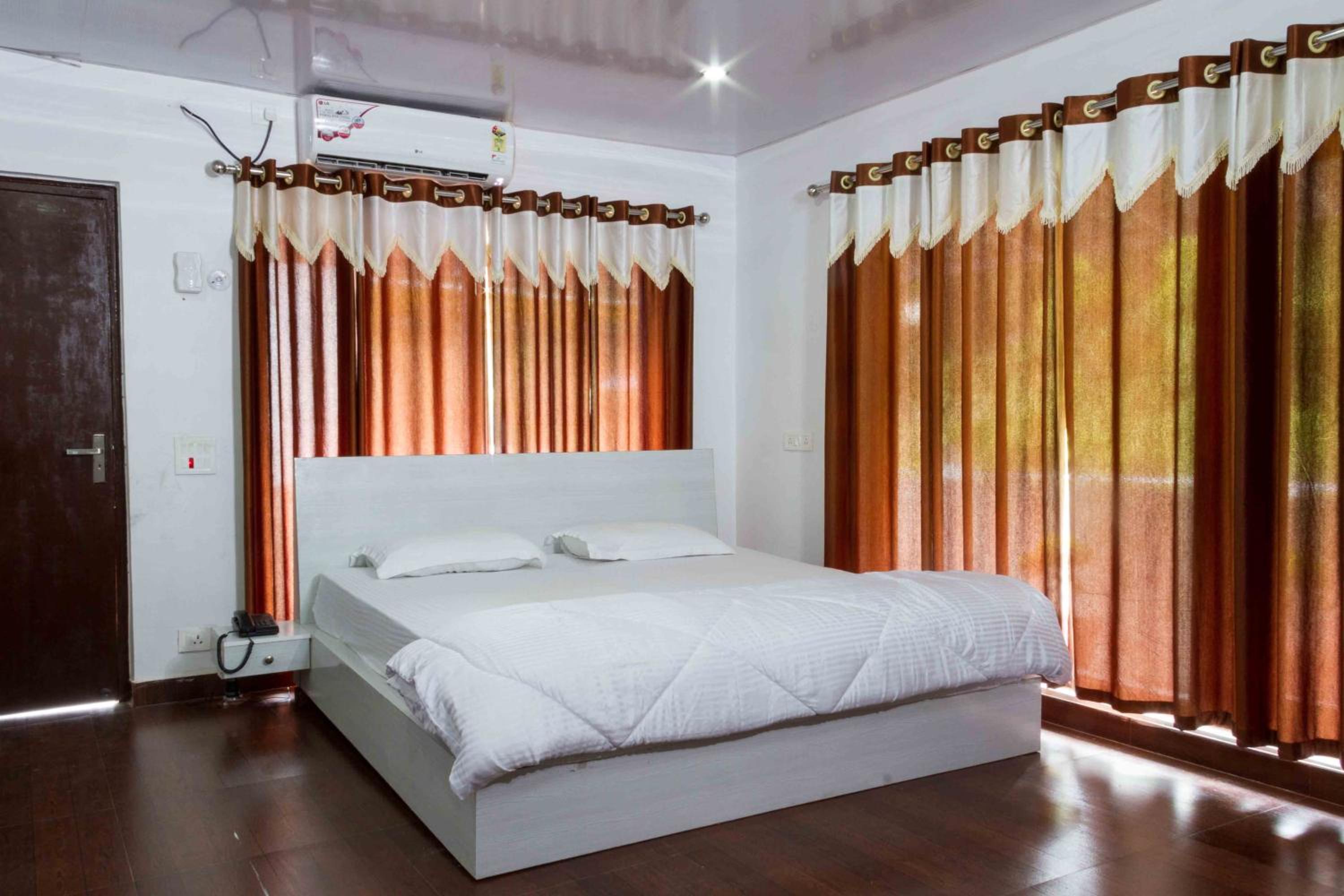 Deluxe Room - Photo 4