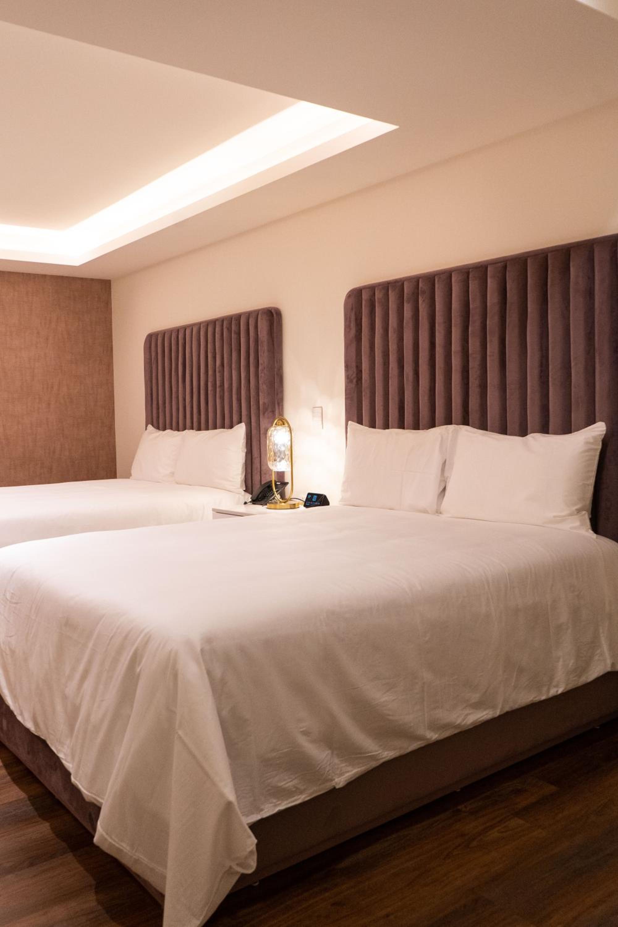 Standard Suite - Photo 8