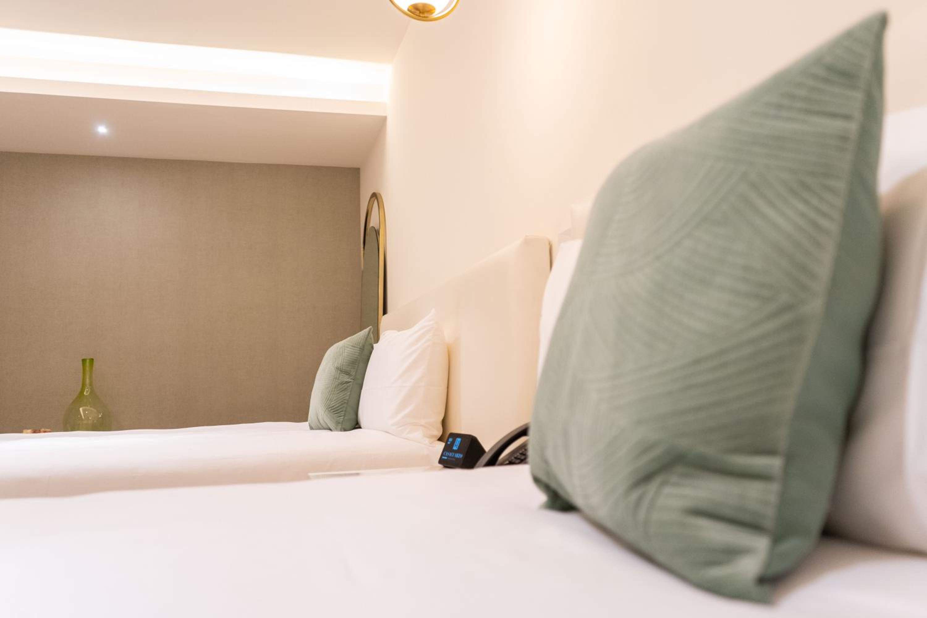 Standard Suite - Photo 11