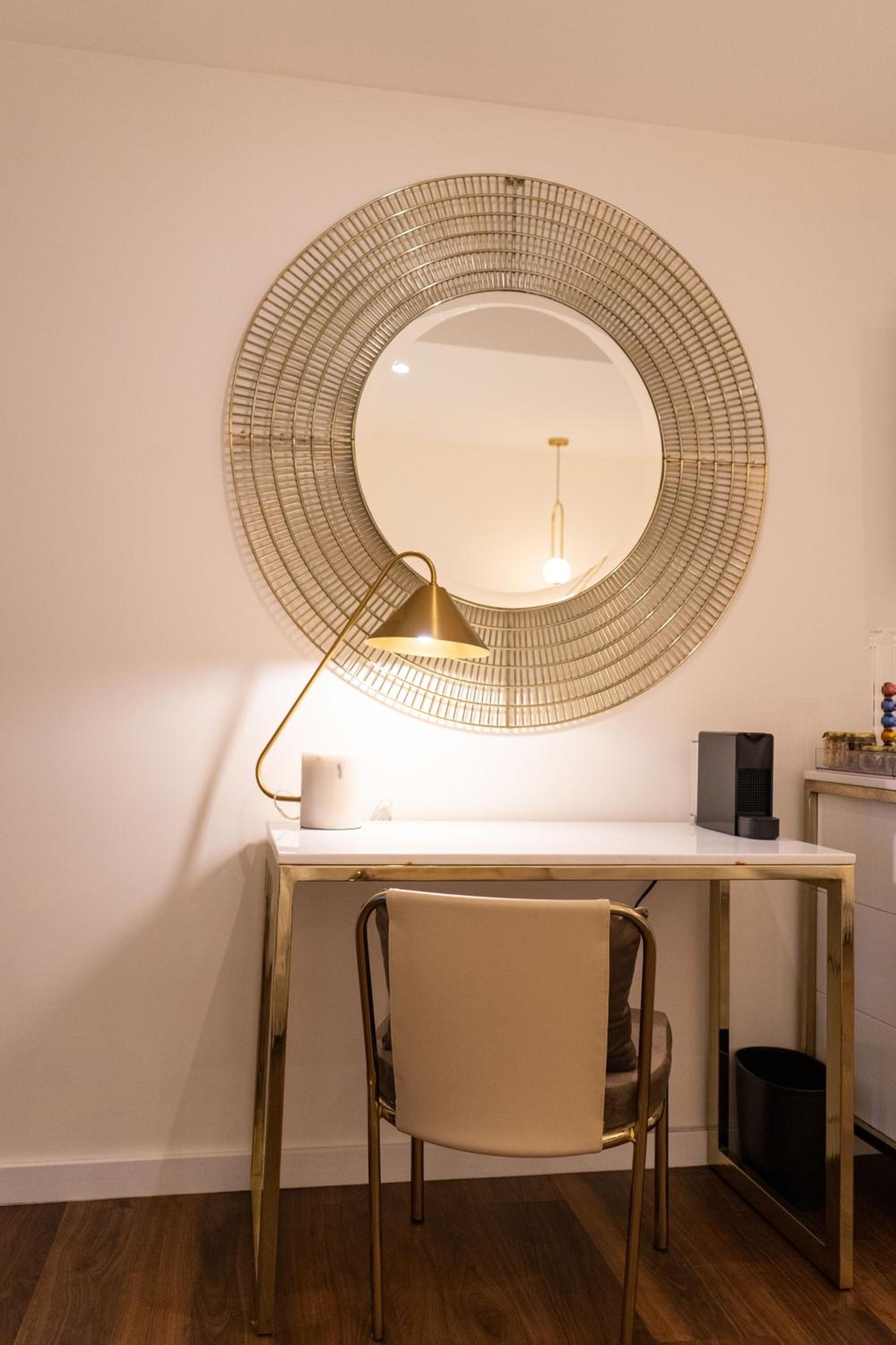 Standard Suite - Photo 13