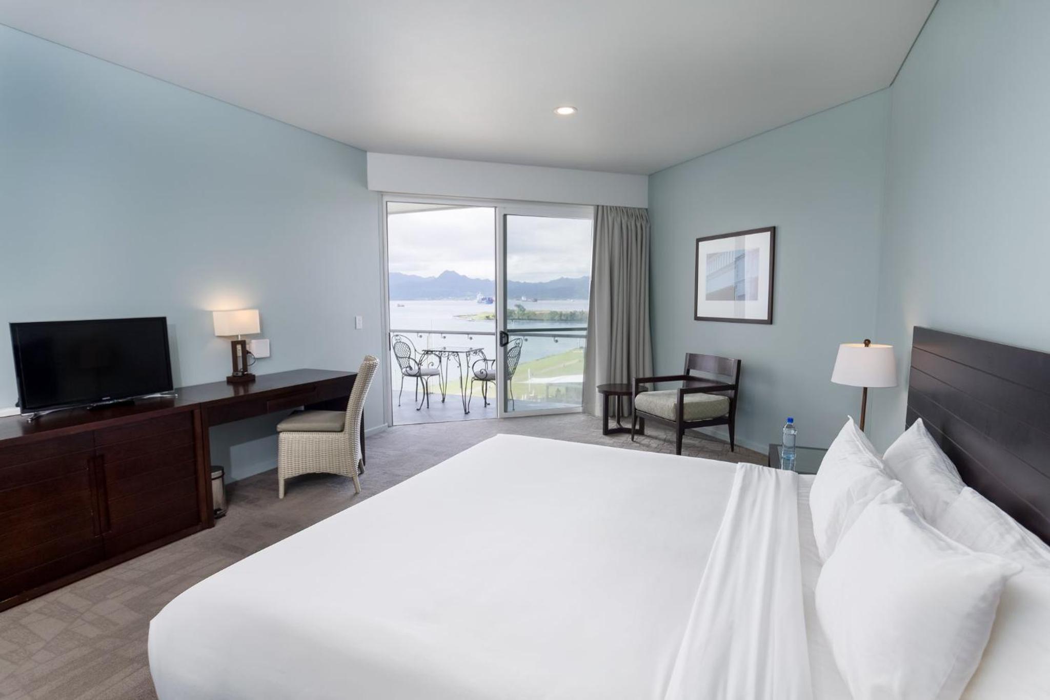 Classic King Room with Harbor View photo 1