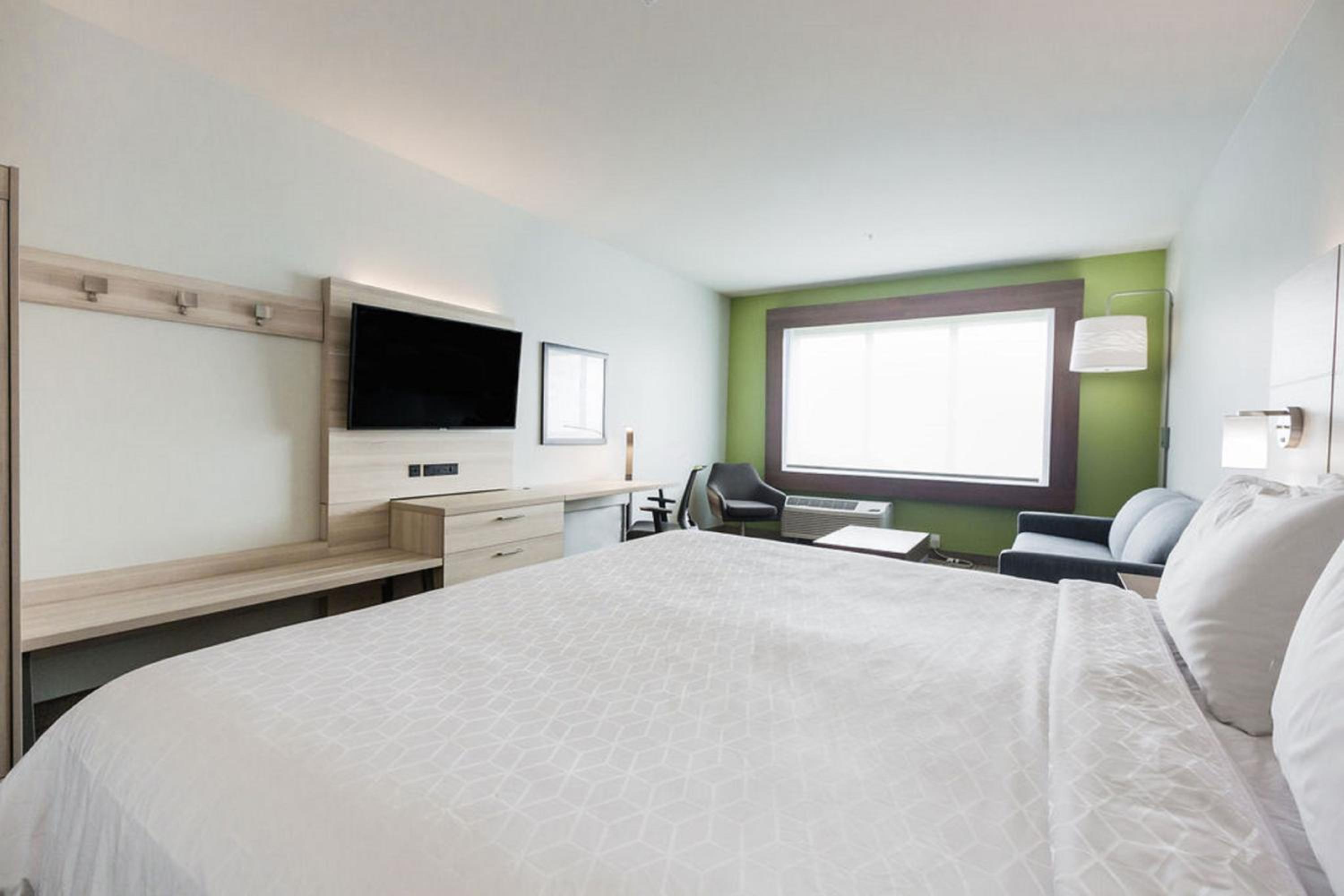 King Suite with Sofa Bed - Photo 4