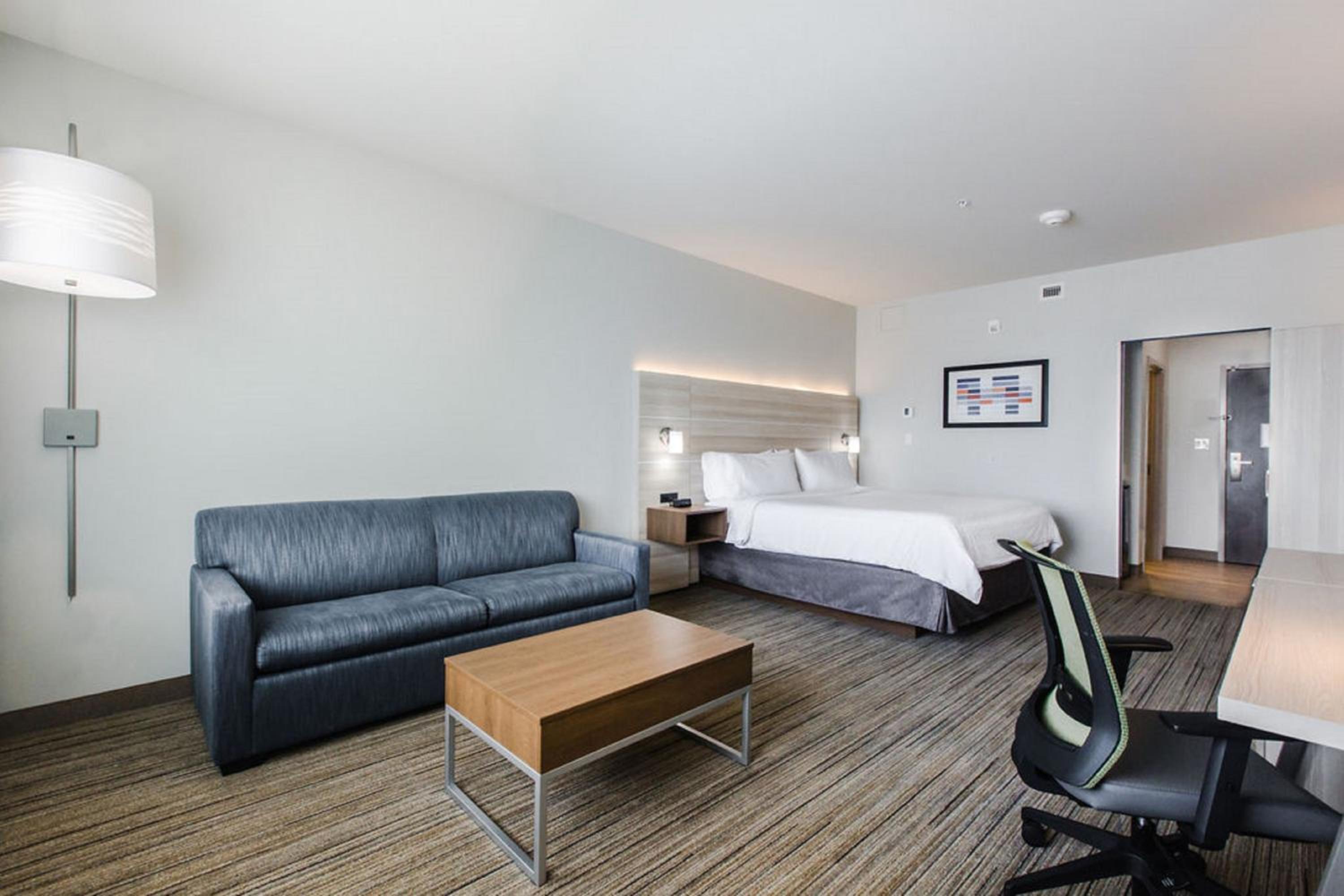 King Suite with Sofa Bed - Photo 8