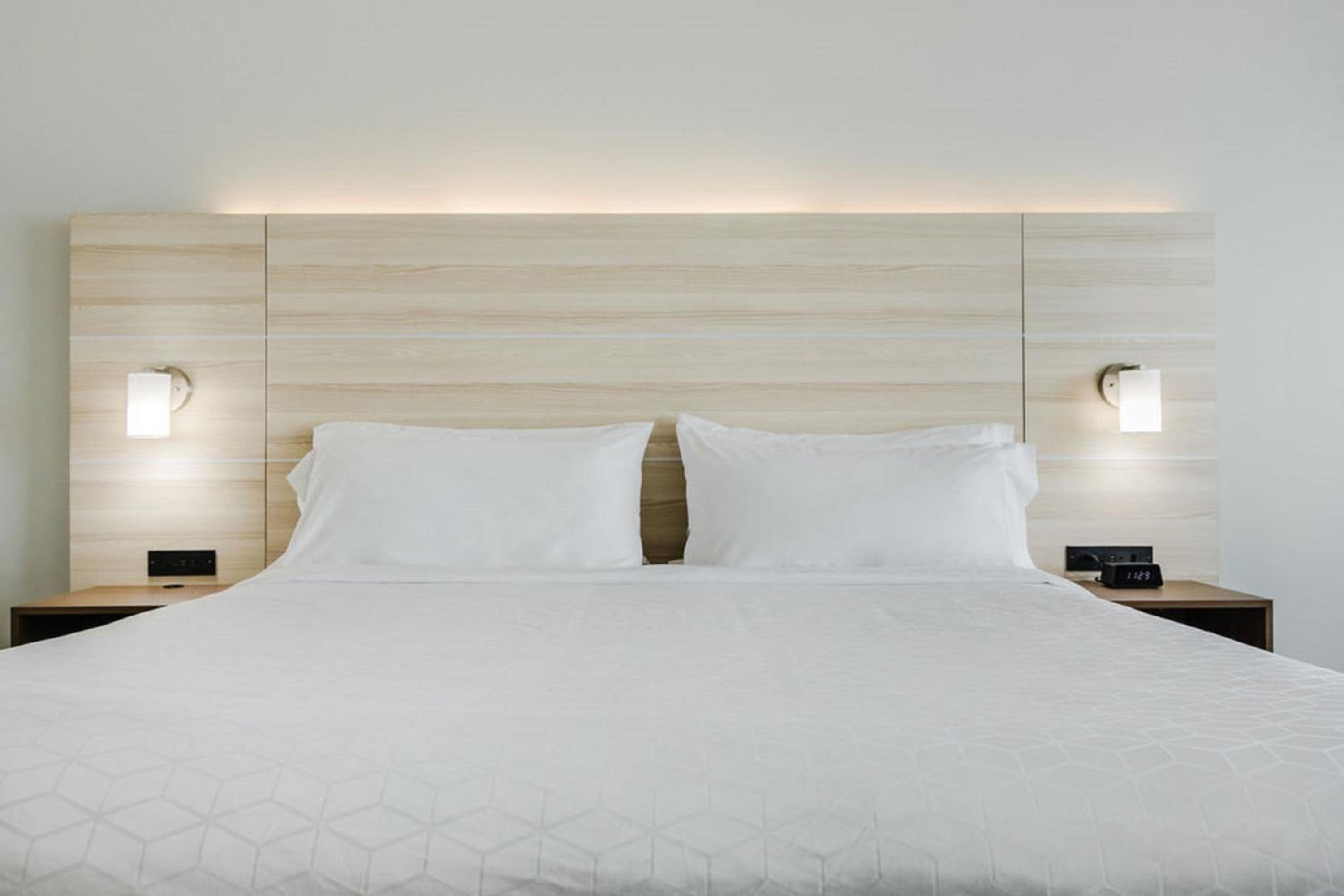 Standard King Room - Photo 5