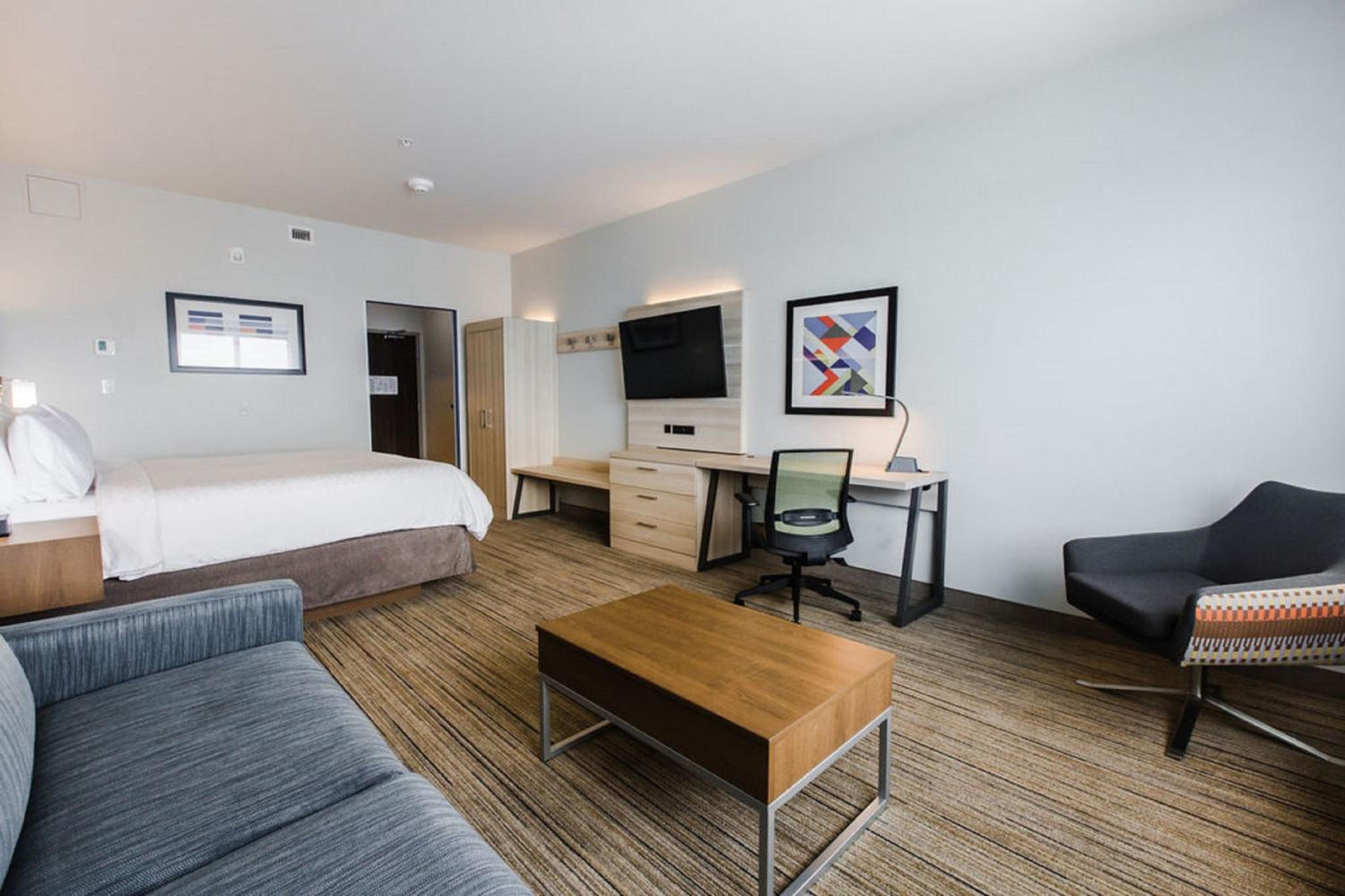 King Suite with Sofa Bed - Photo 7