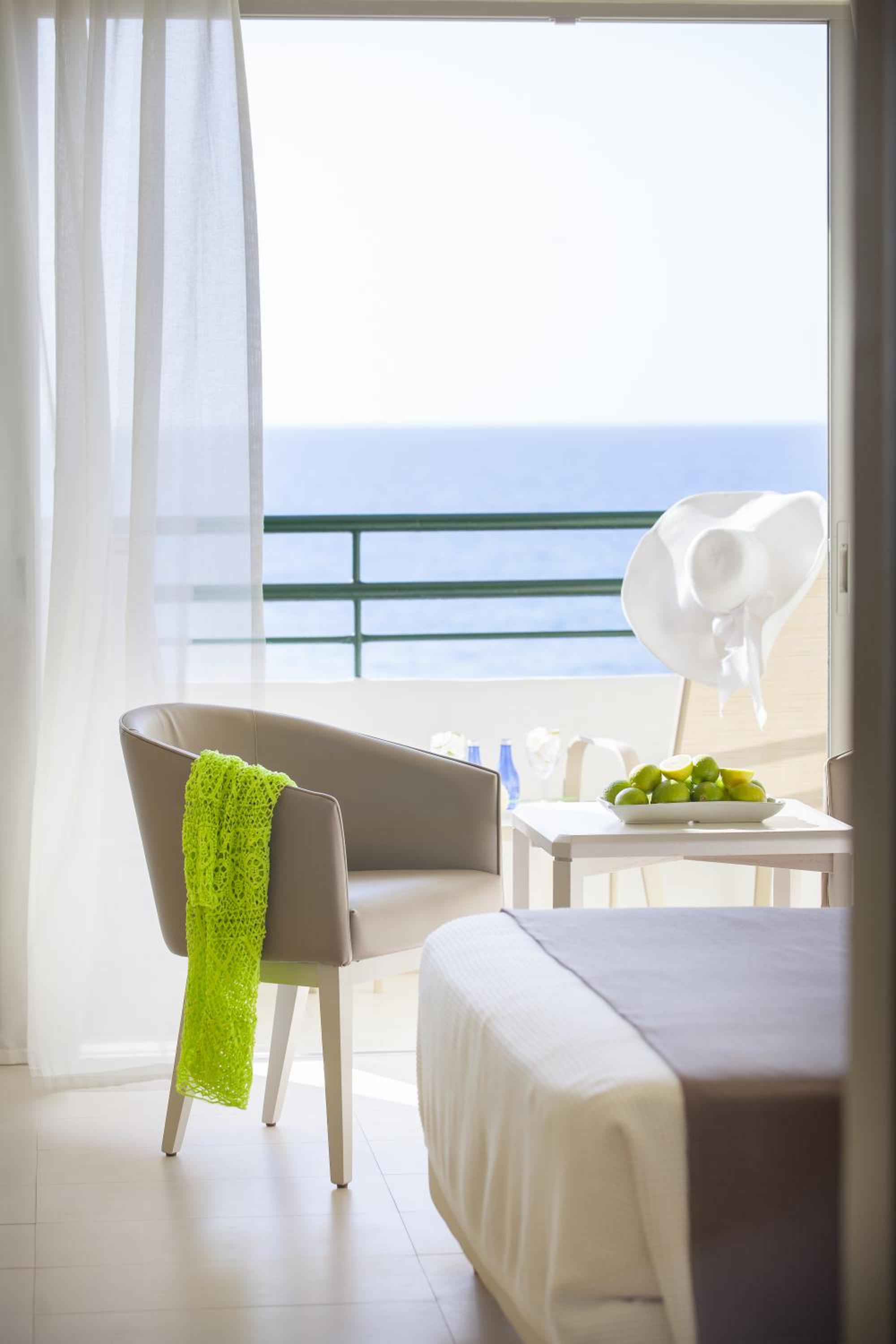 Double Room With Sea View - Photo 3