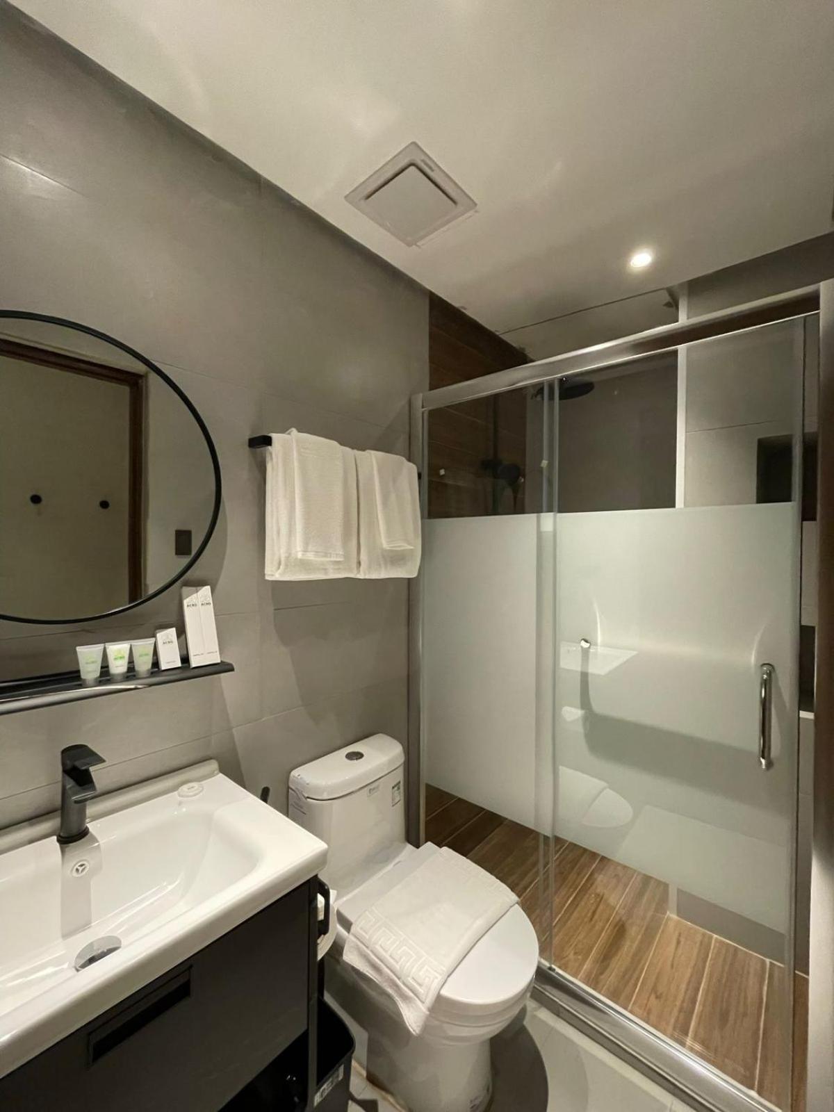 Deluxe Queen Room - Photo 6