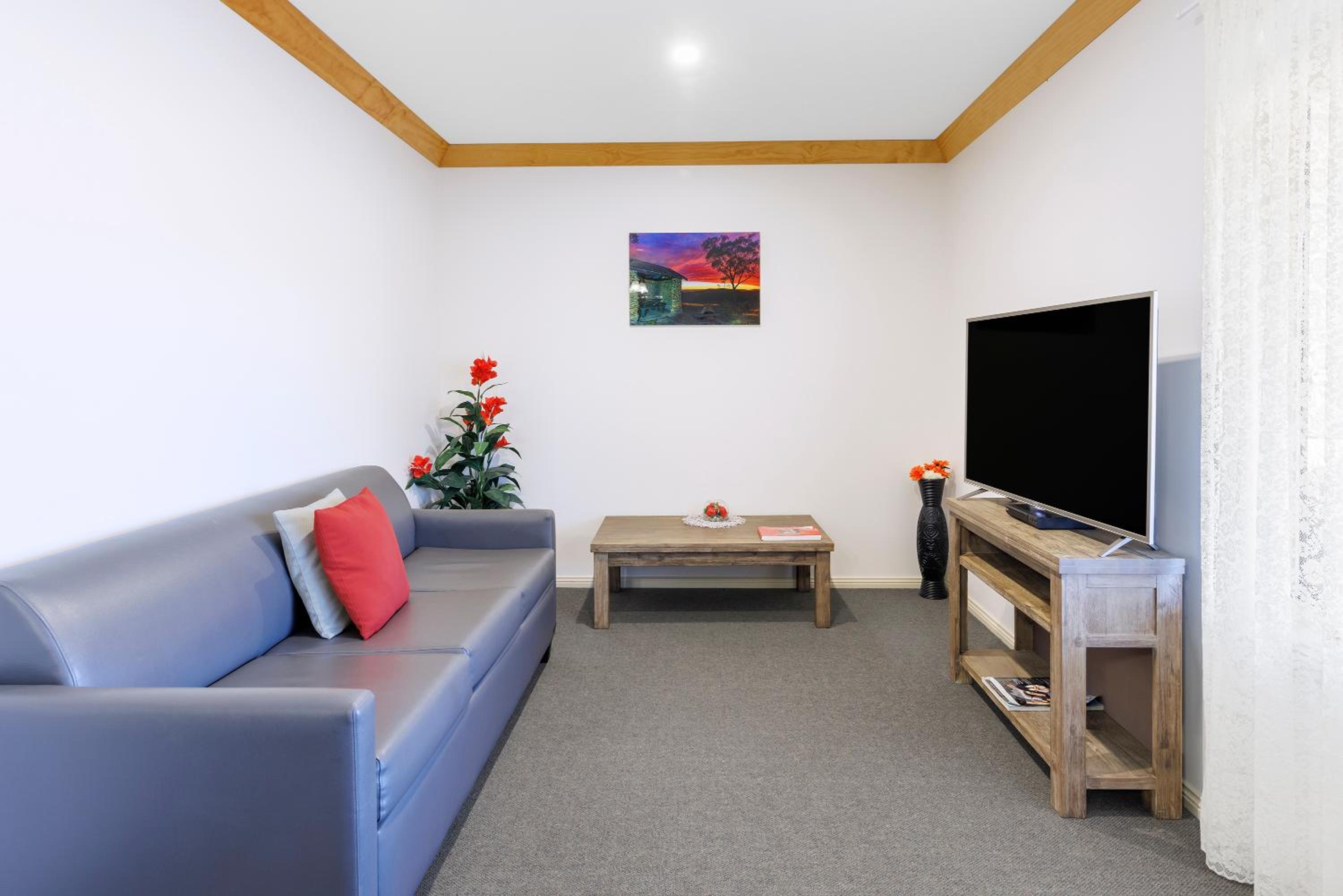 Executive Two-Bedroom Suite - Photo 3