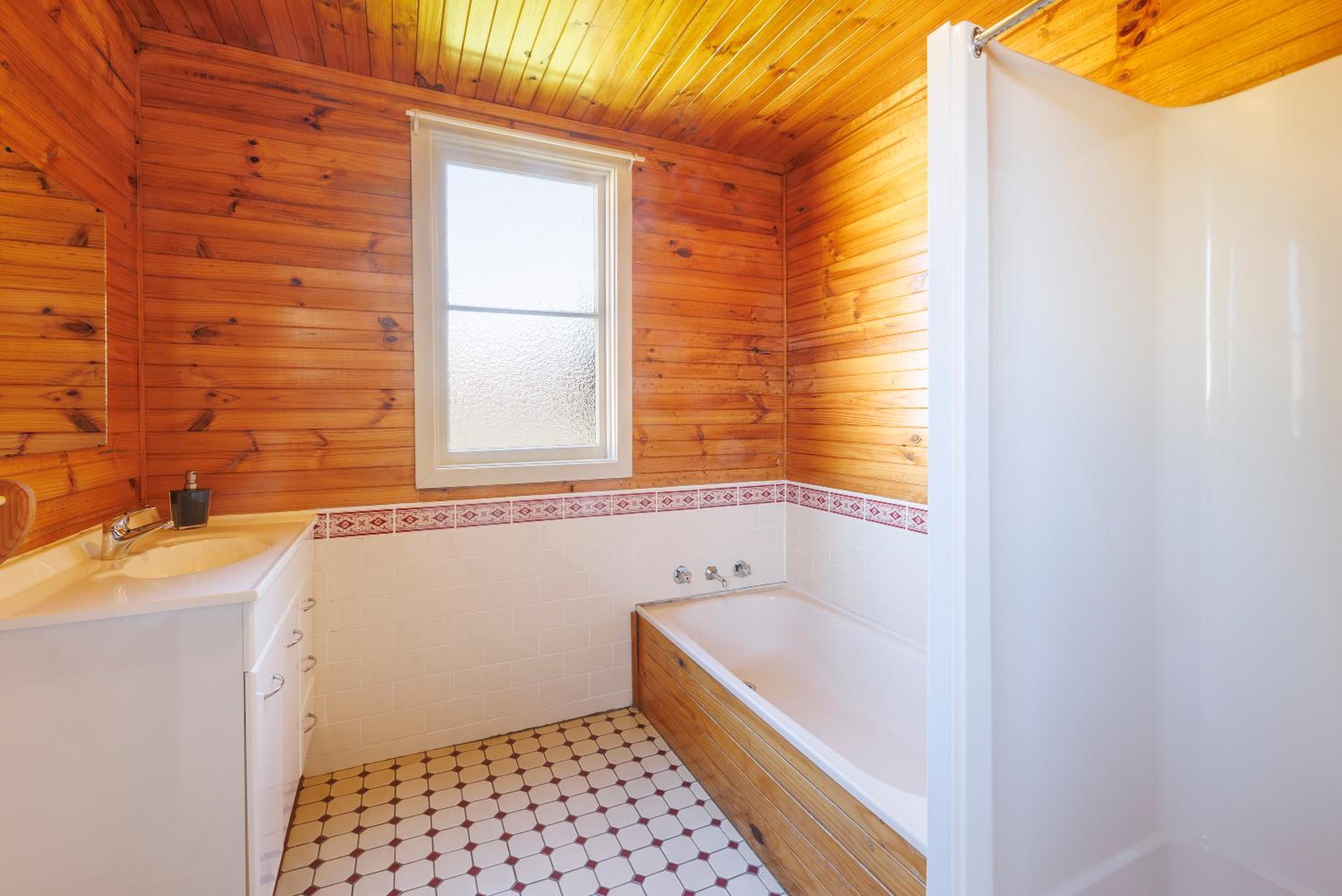 Three-Bedroom Cottage - Photo 17