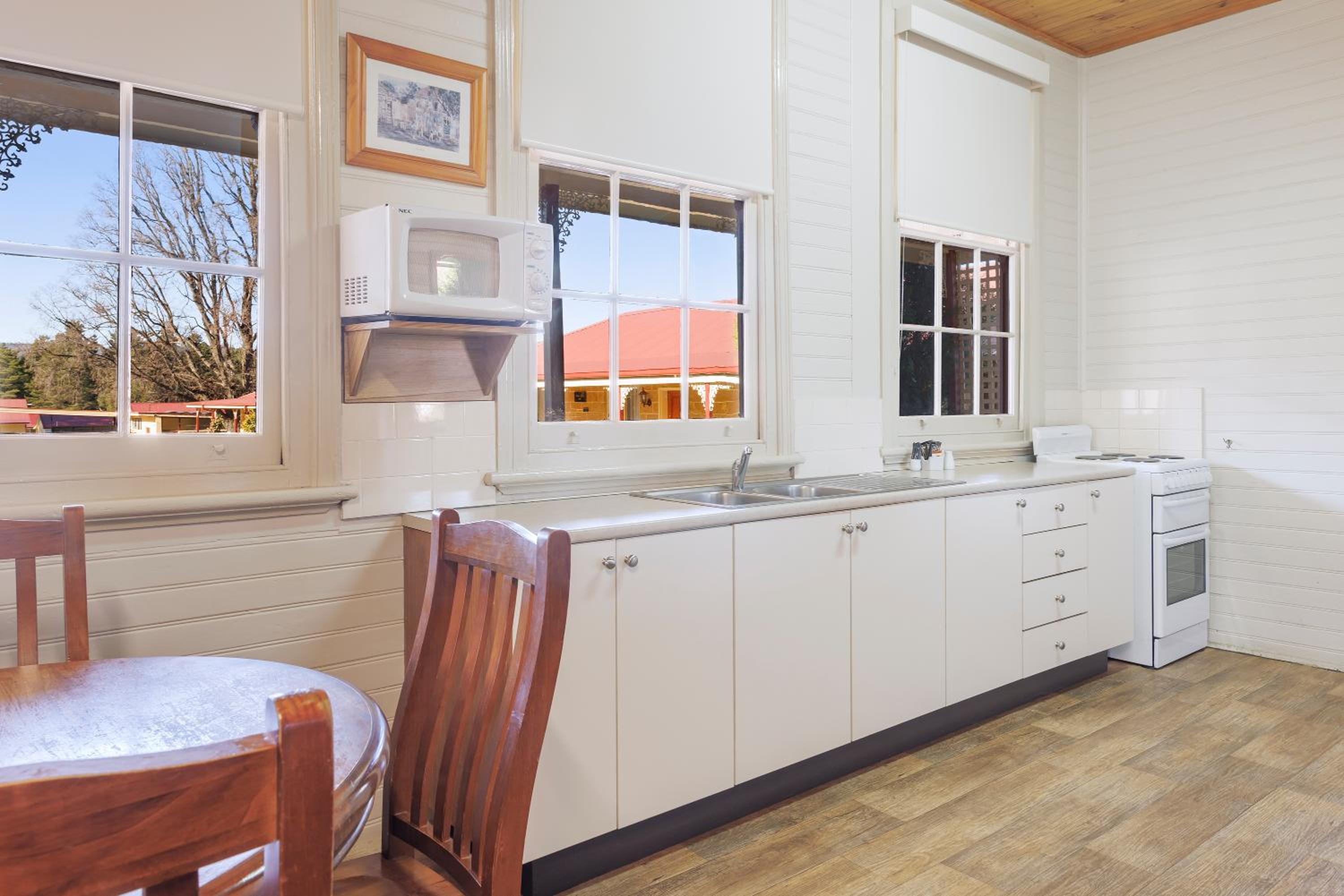 Three-Bedroom Cottage - Photo 10