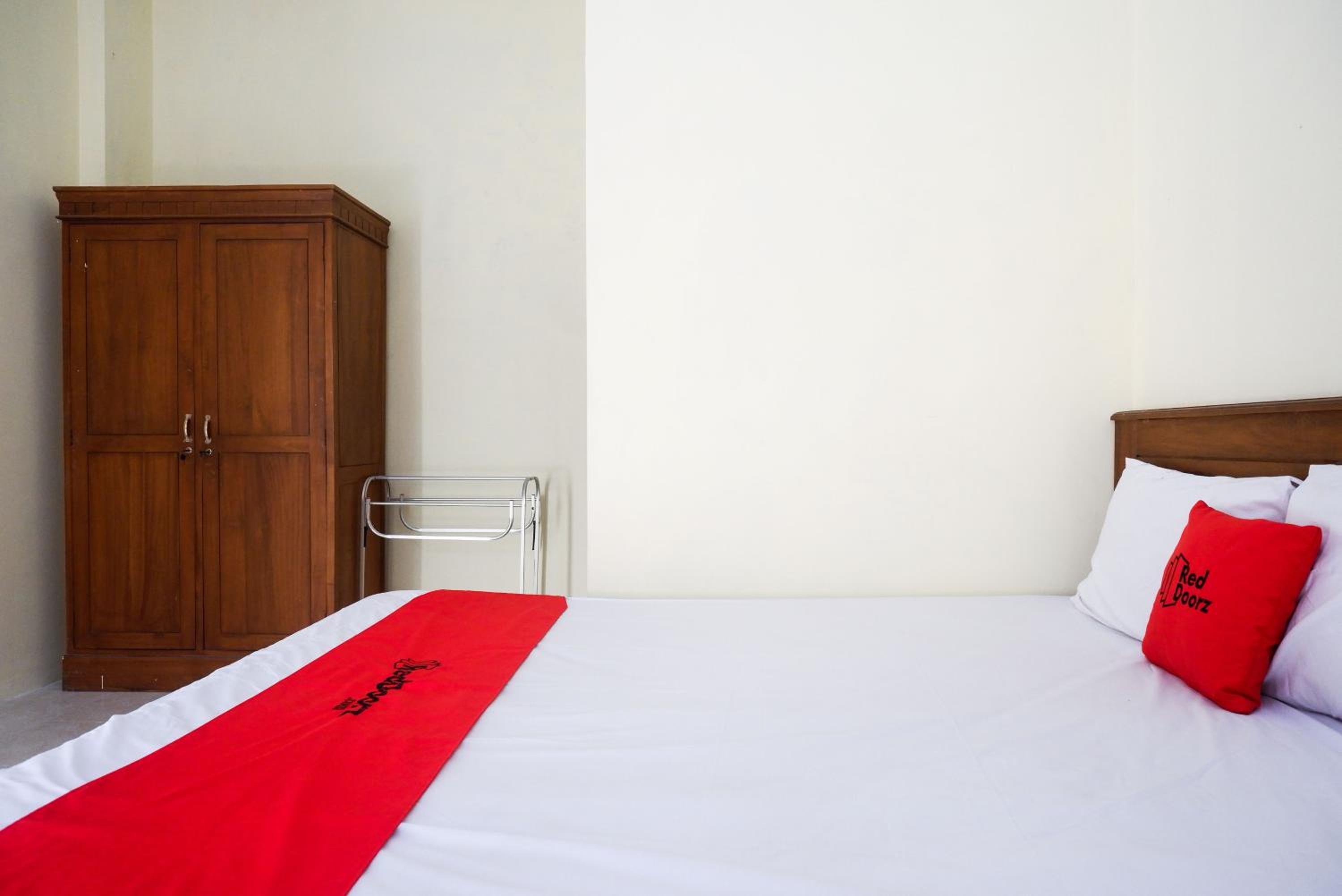 Standard Double Room - Photo 9