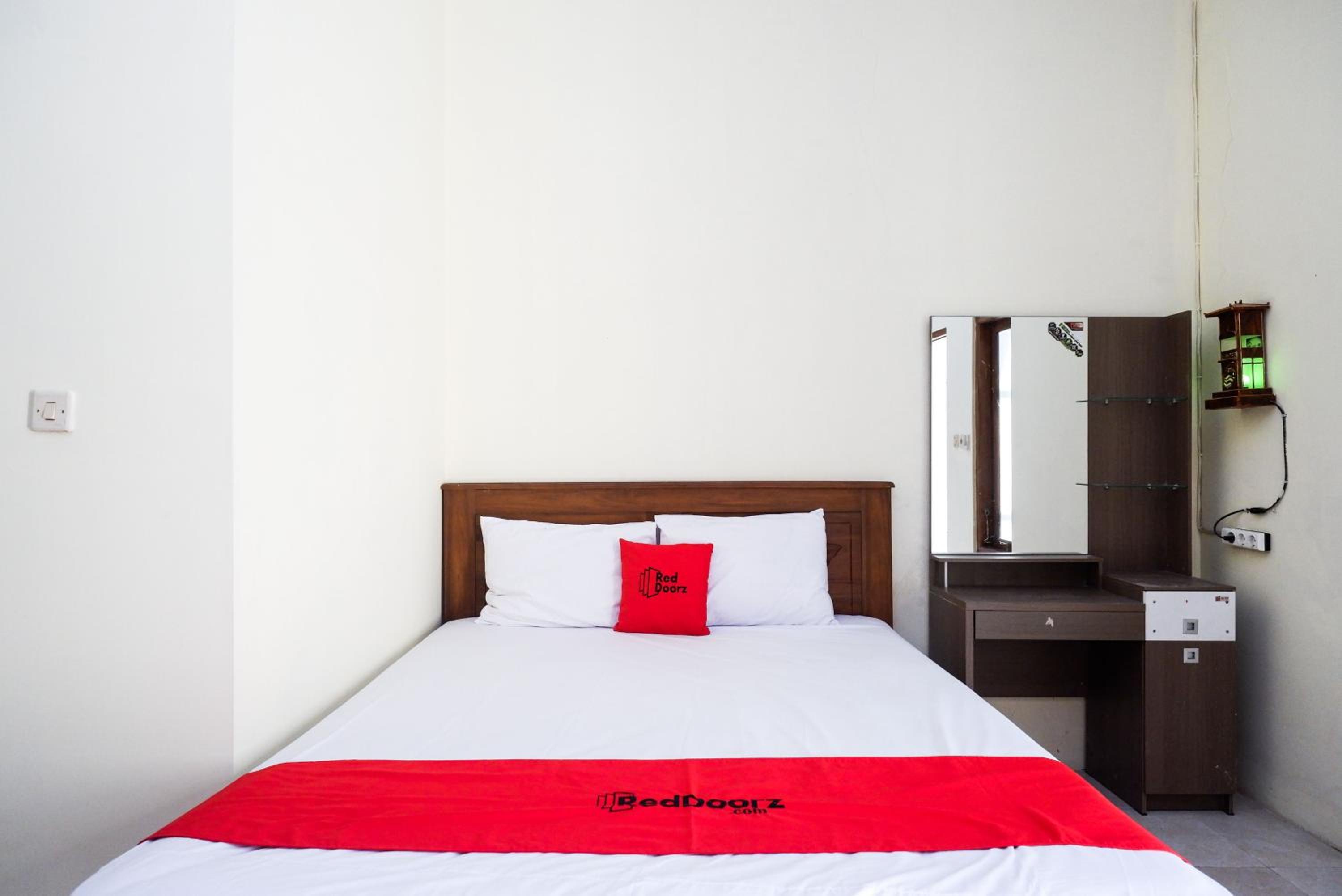 Standard Double Room - Photo 8