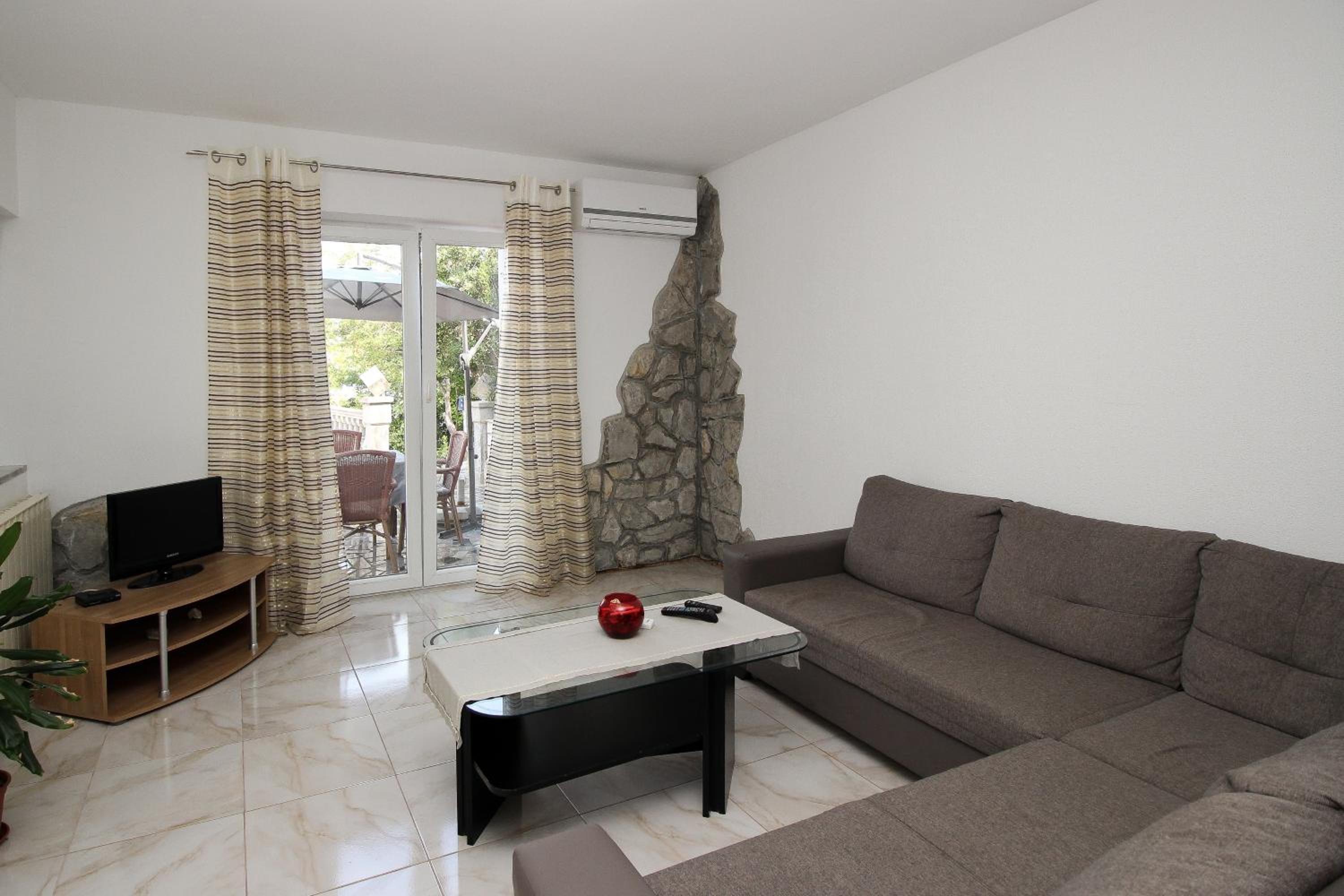 Three-Bedroom Apartment With Terrace And Sea View photo 1