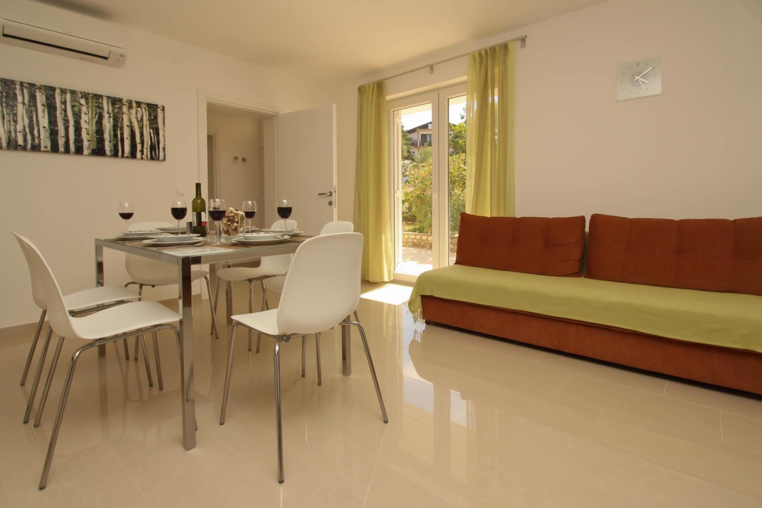 Two-Bedroom Apartment with Terrace and Sea View photo 2