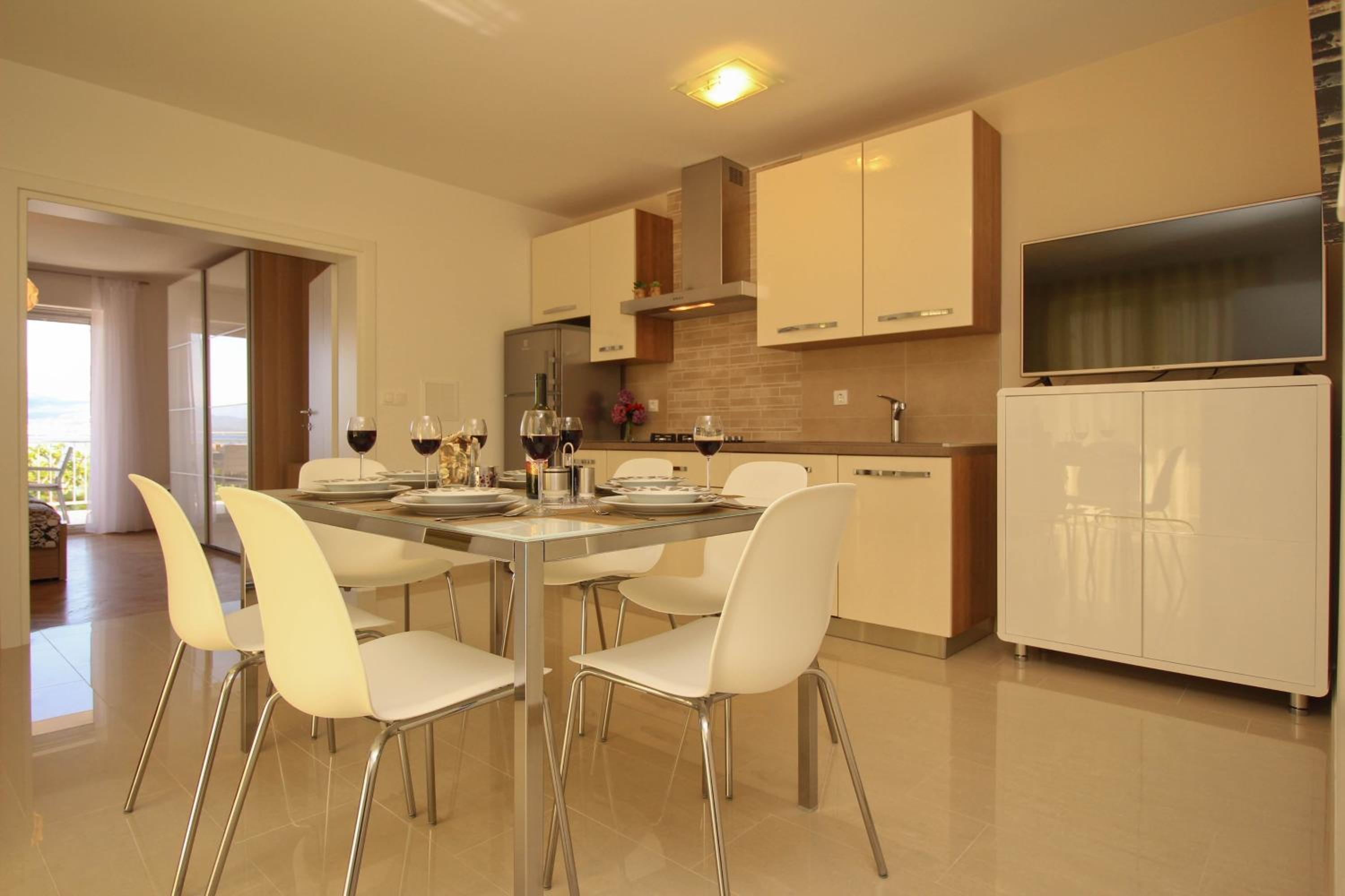 Two-Bedroom Apartment with Terrace and Sea View photo 3