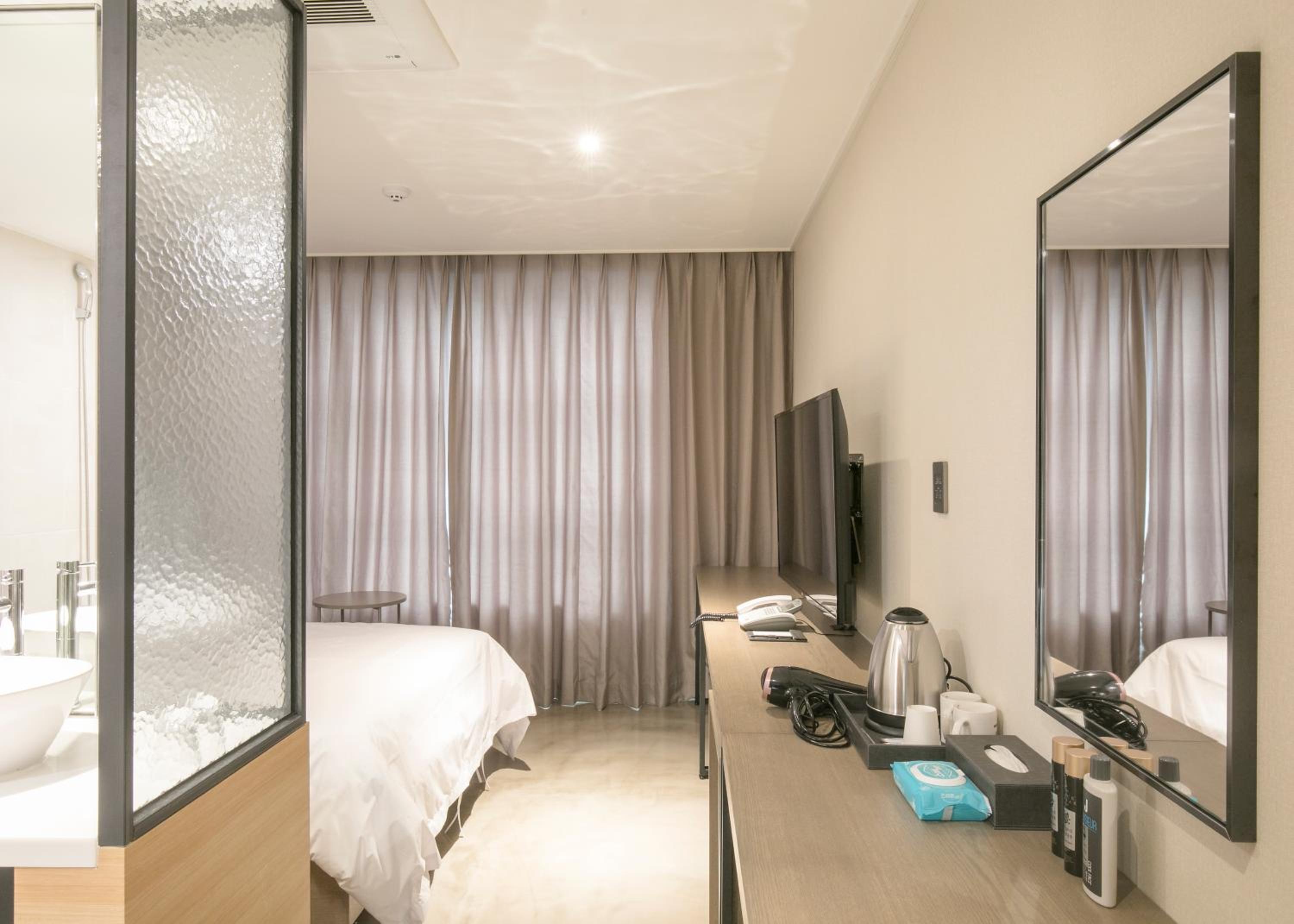 Standard Double Room - Photo 2