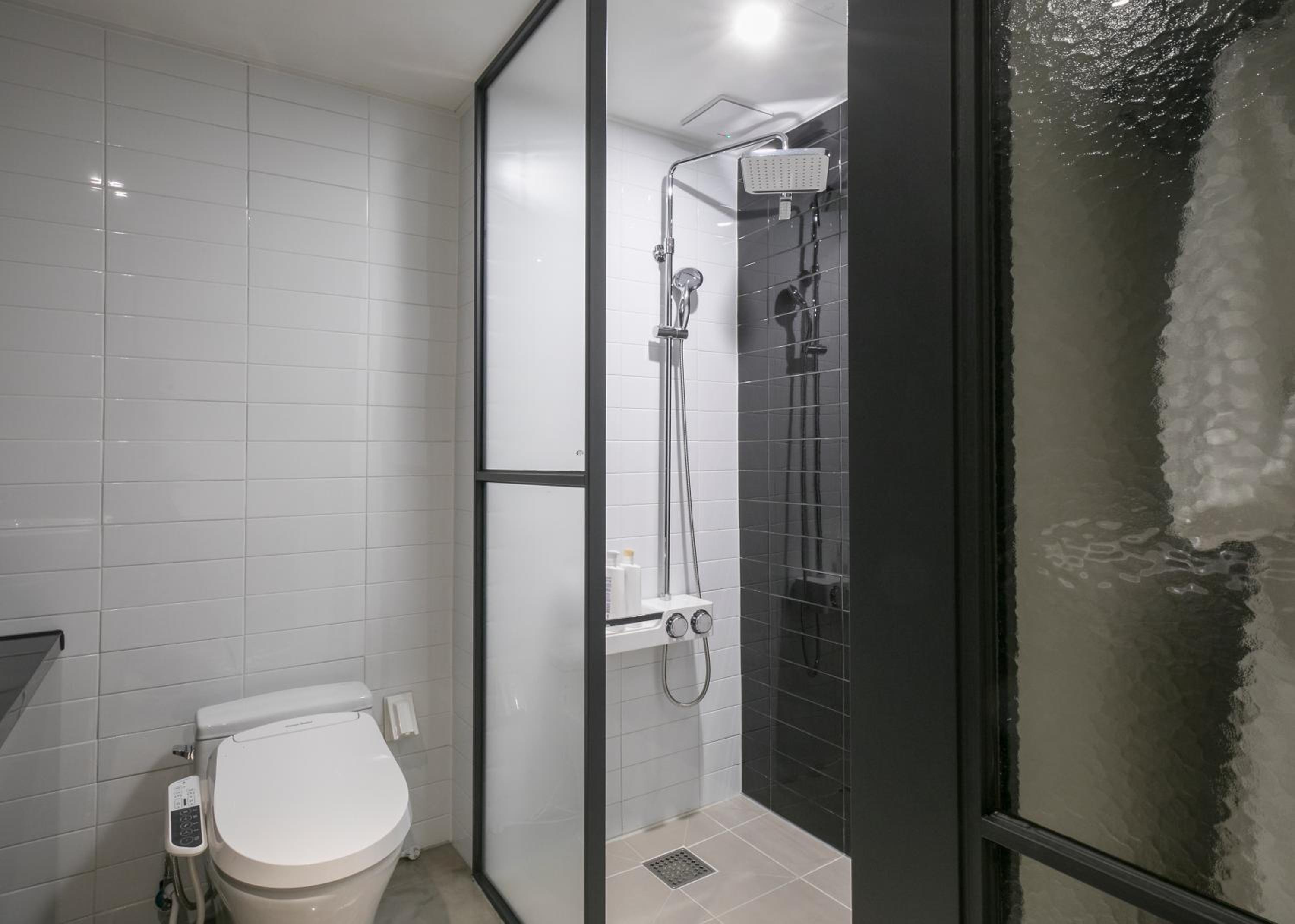 Standard Twin Room - Photo 3