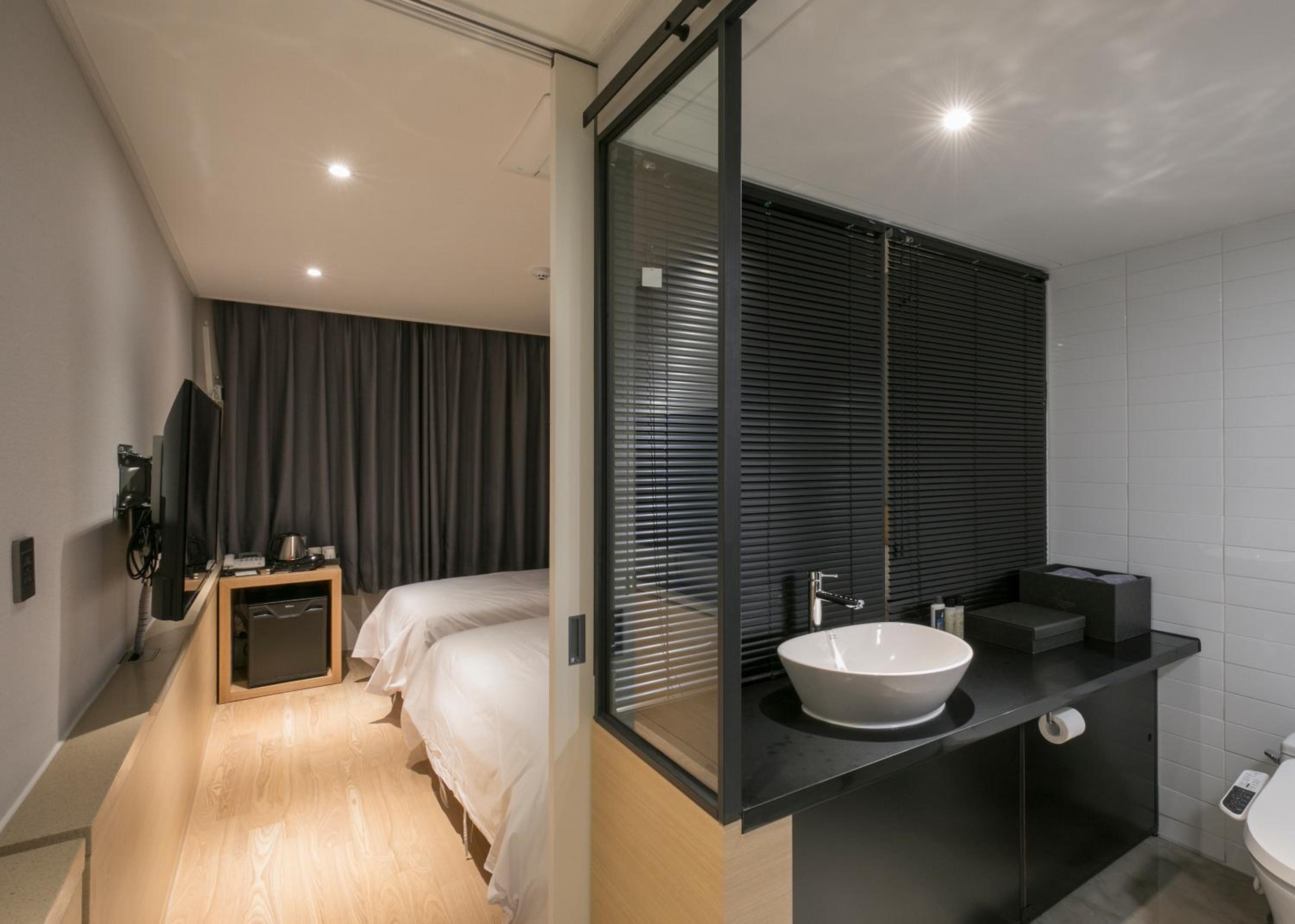 Standard Twin Room - Photo 2