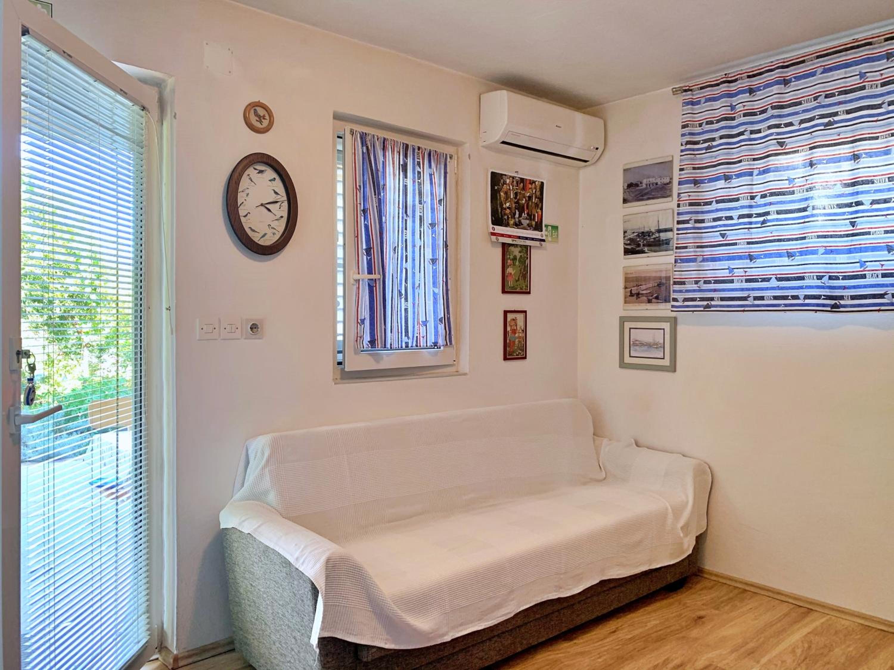 One-Bedroom Apartment with Terrace photo 1