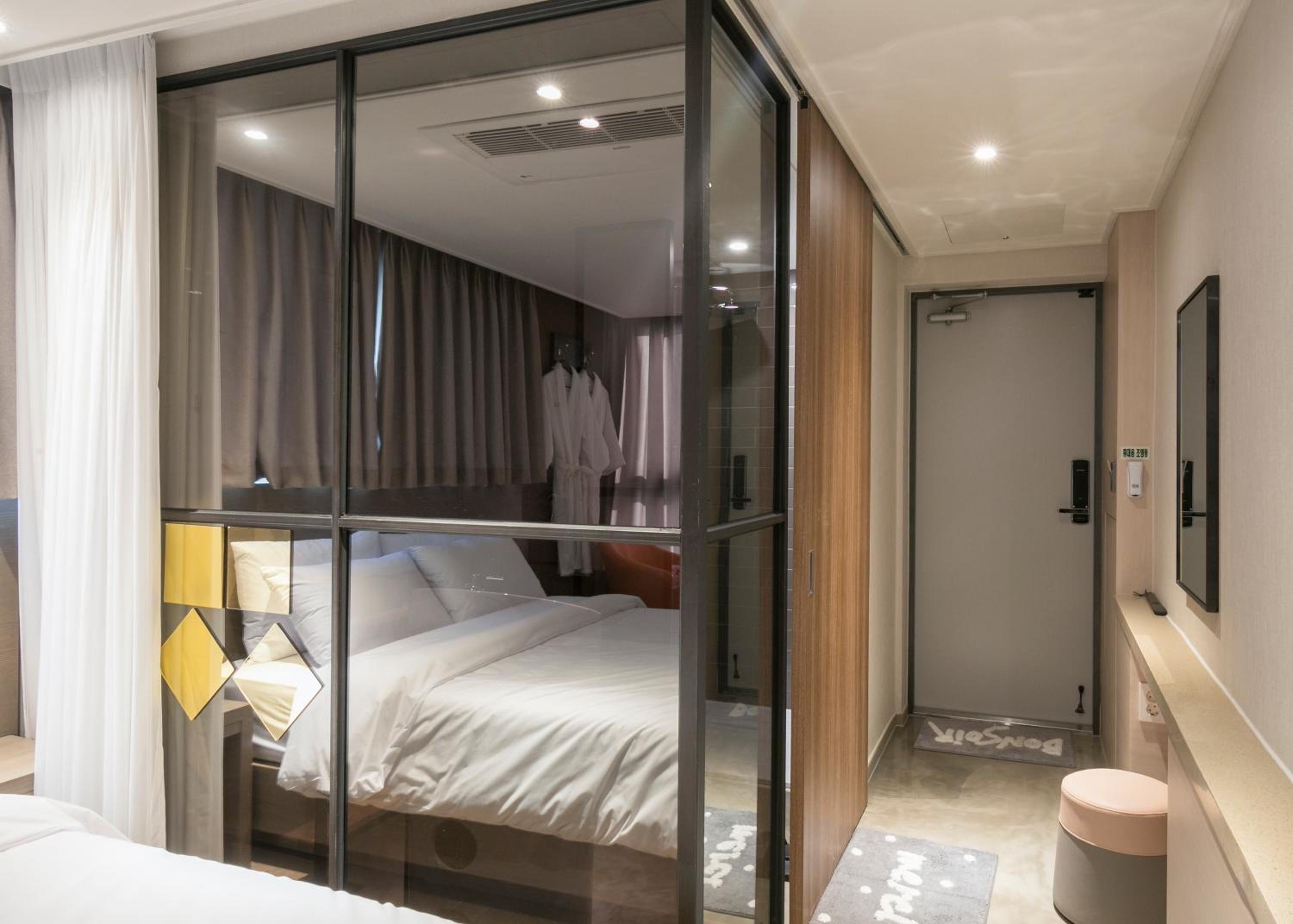 Standard Double Room with Sea View - Photo 3