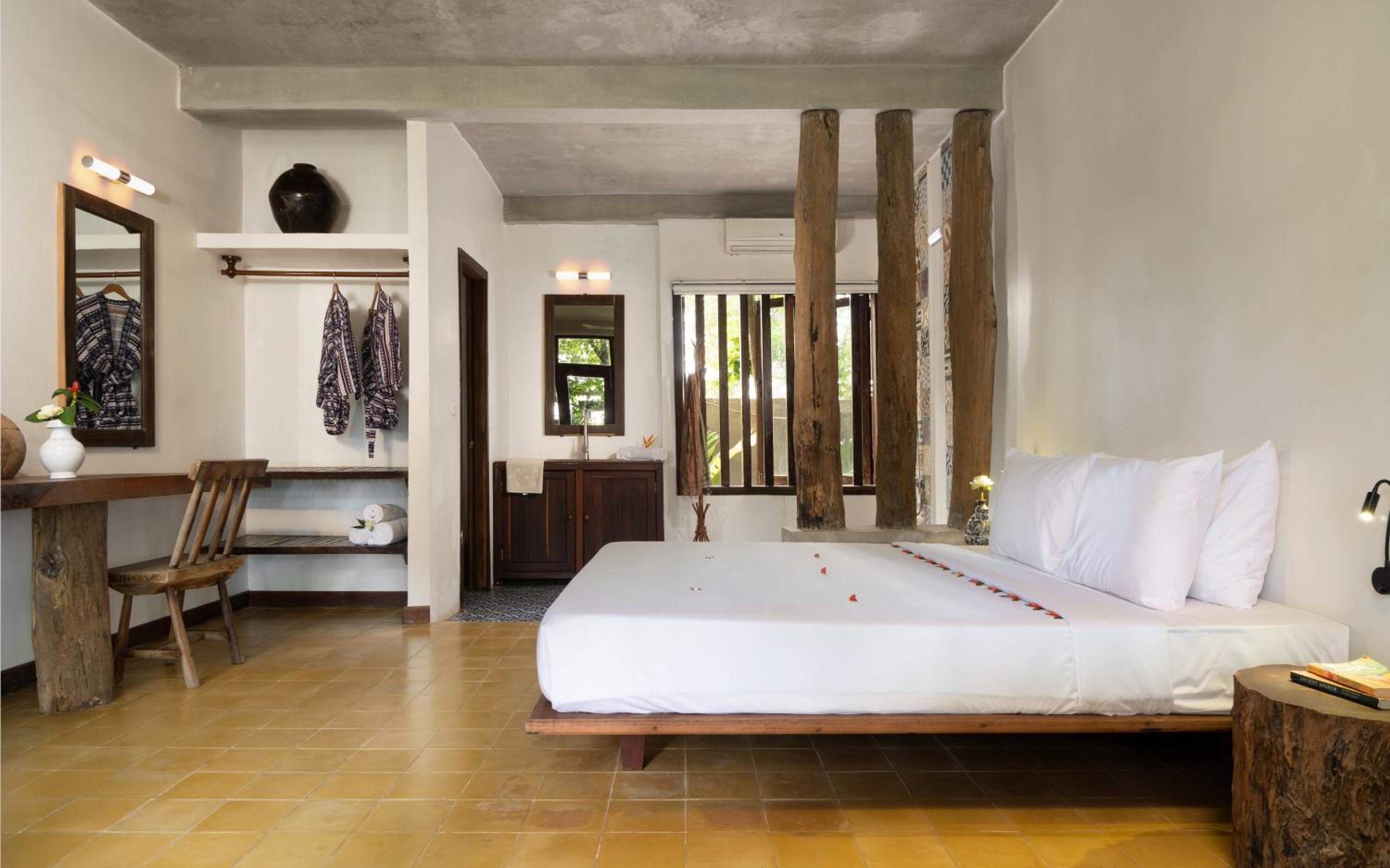 Pool View Suite with Balcony | Includes Afternoon Tea & Tree Planting photo 3