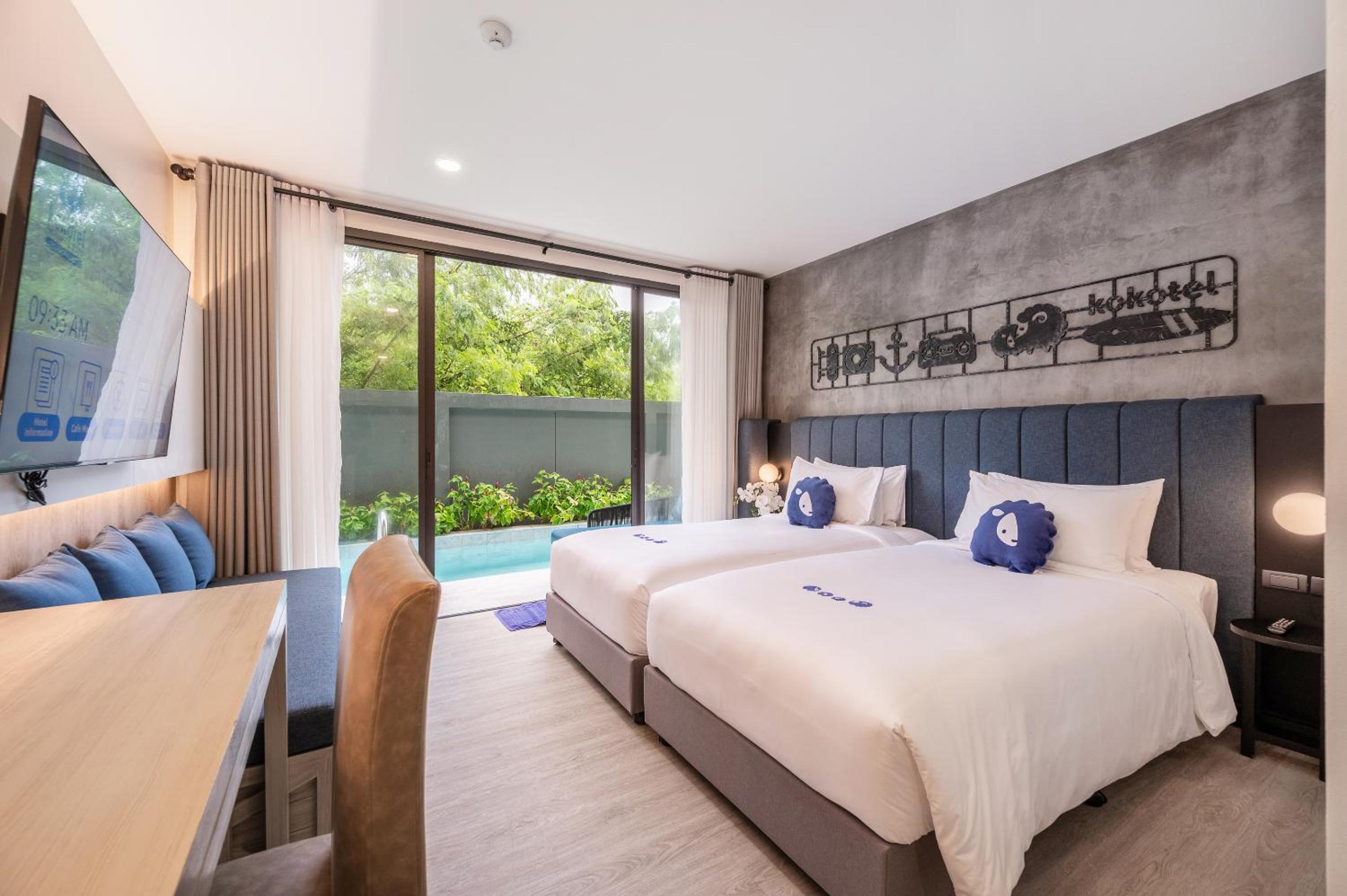 Deluxe Twin Room with Pool Access - Photo 7