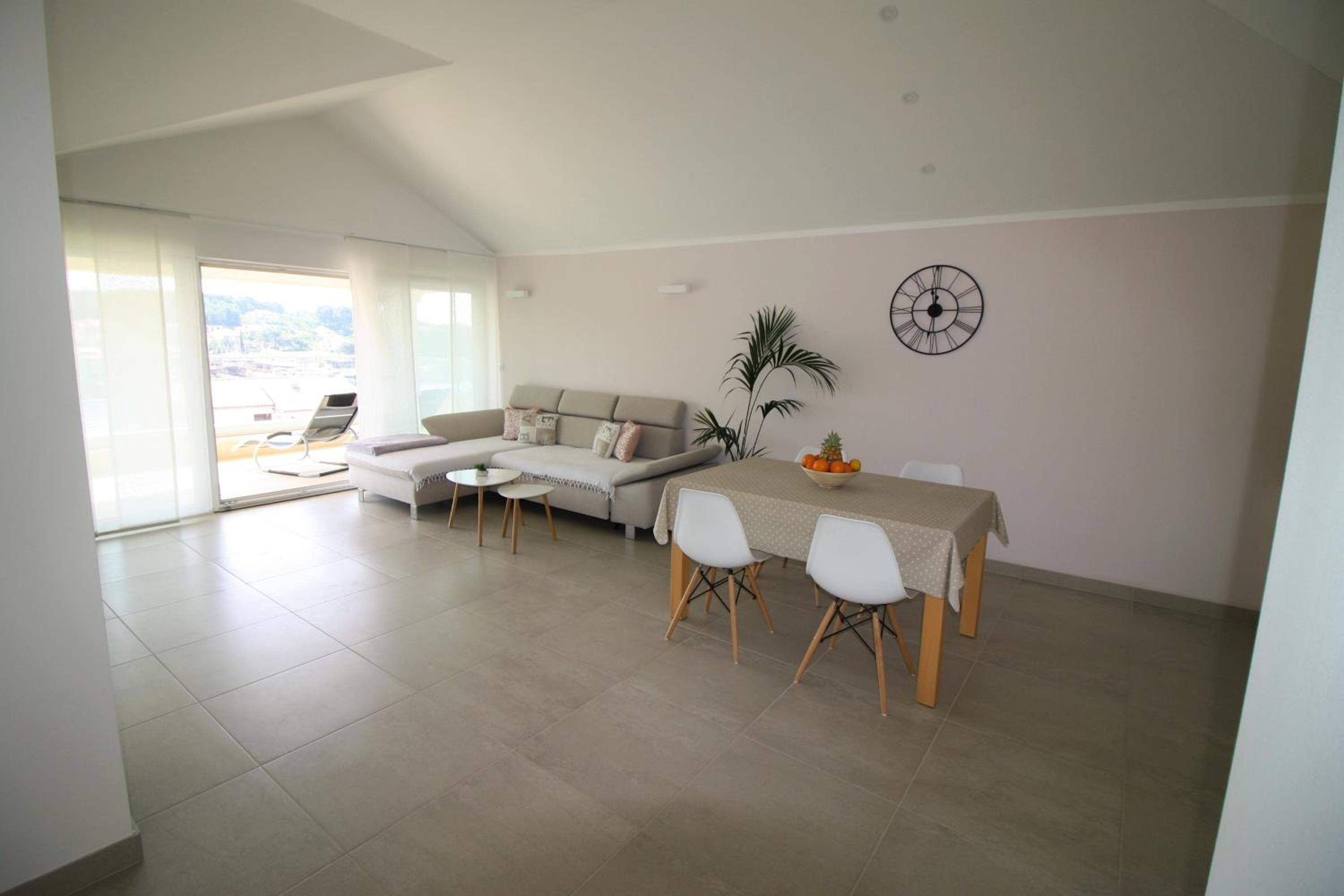 Two-Bedroom Apartment with Terrace and Sea View photo 2