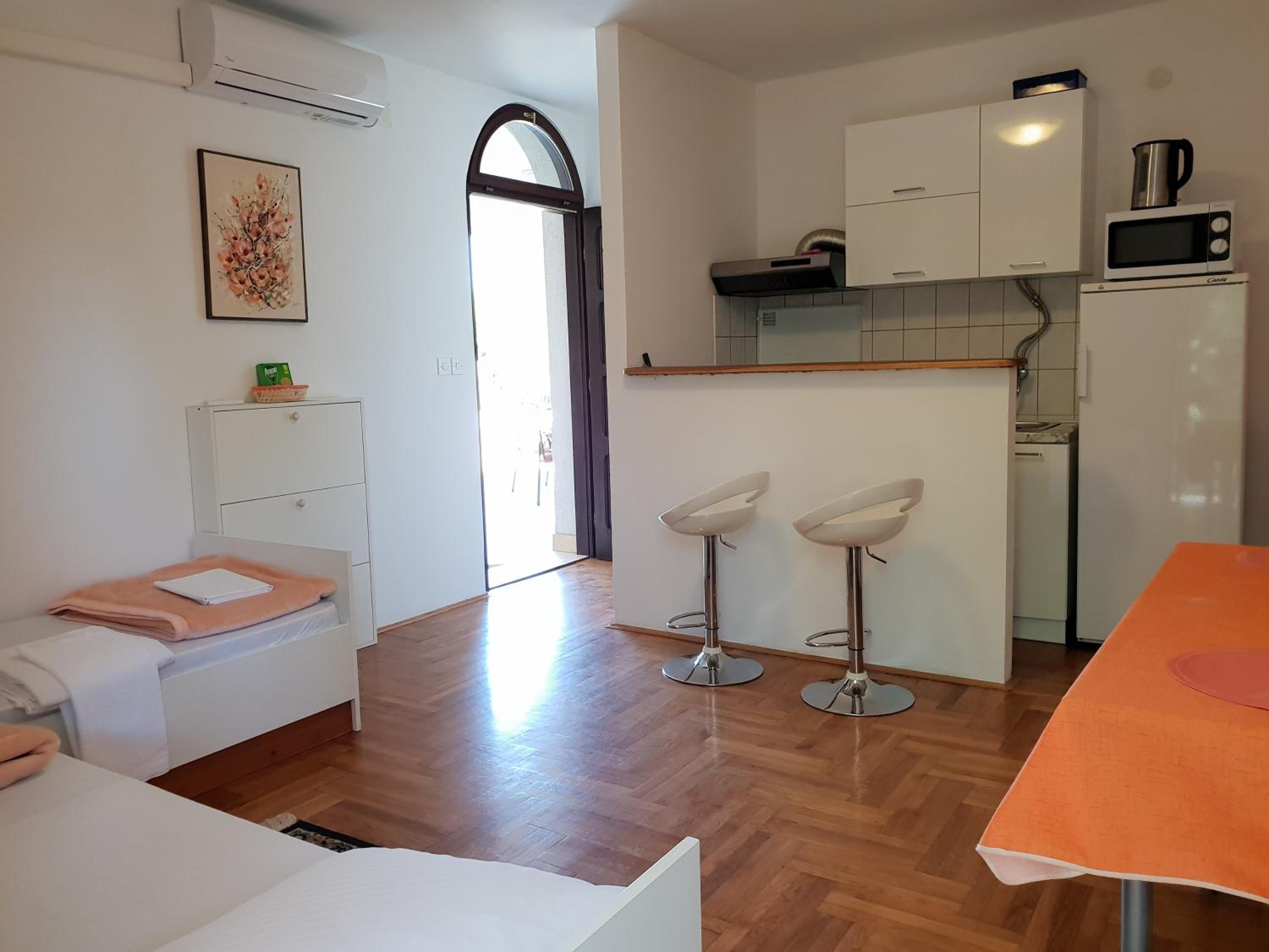 One-Bedroom Apartment with Balcony photo 2