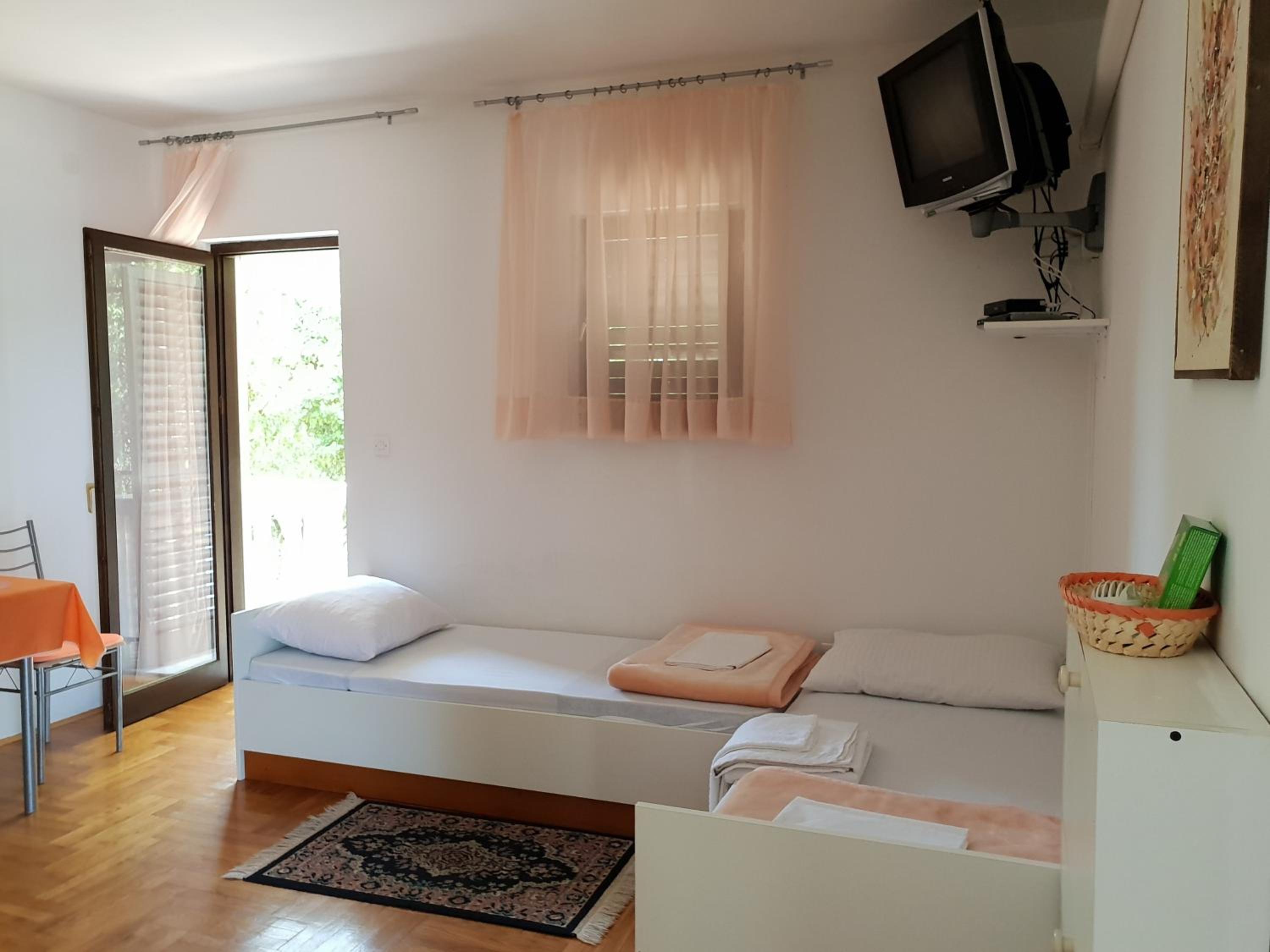 One-Bedroom Apartment with Balcony photo 3