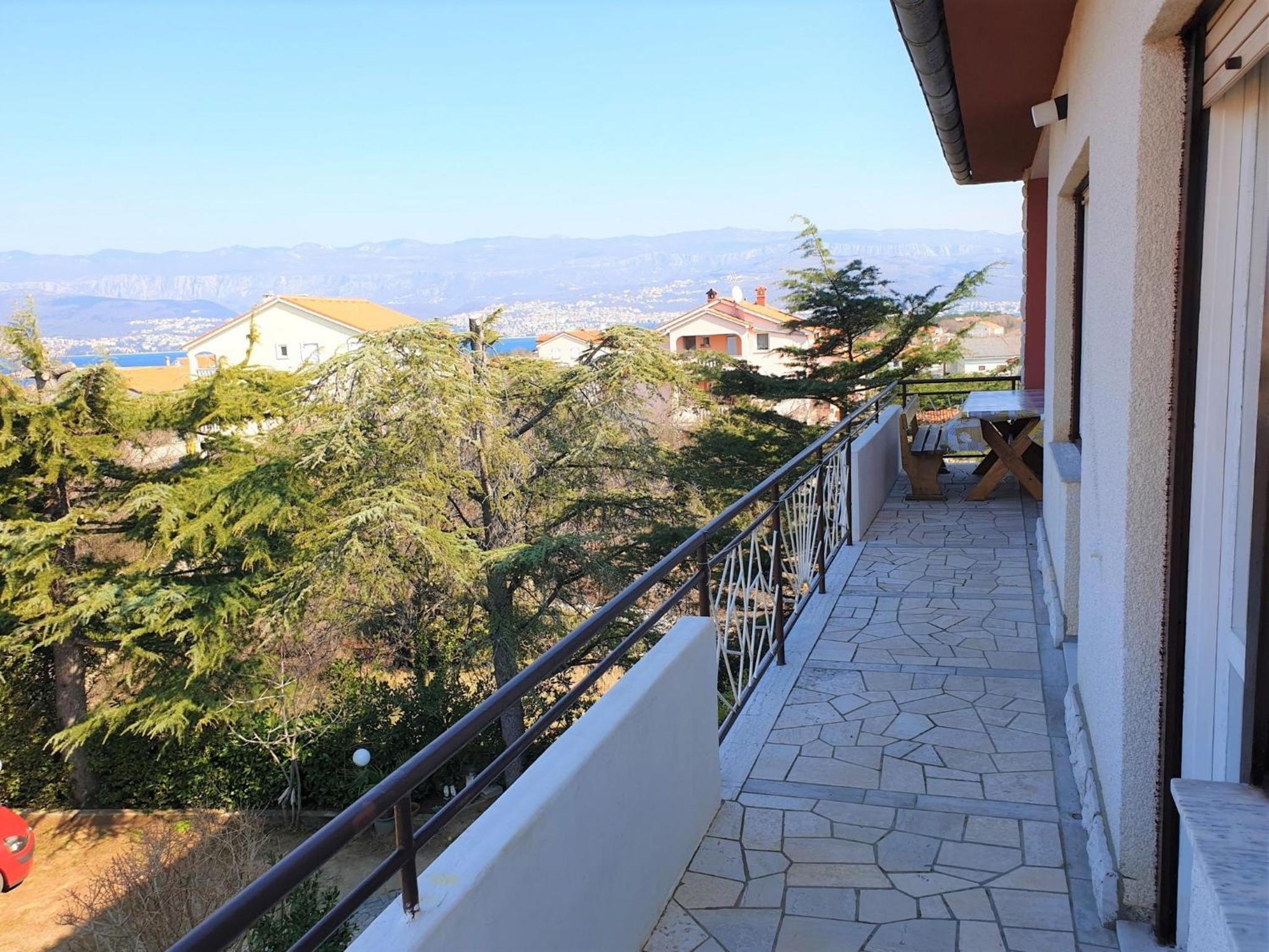Three-Bedroom Apartment with Terrace and Sea View photo 3