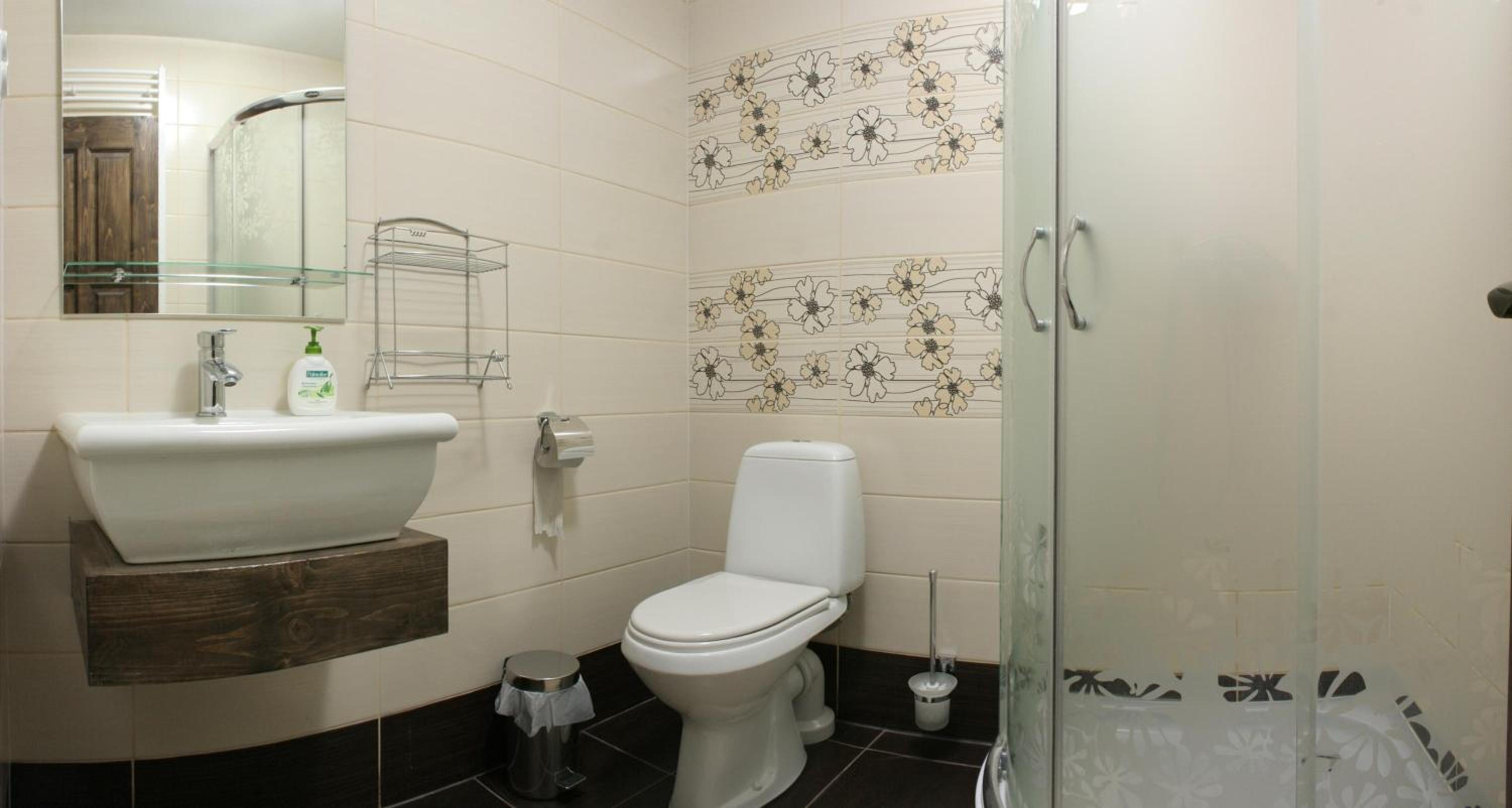 Deluxe Room (2 Adults + 1 Child) photo 2