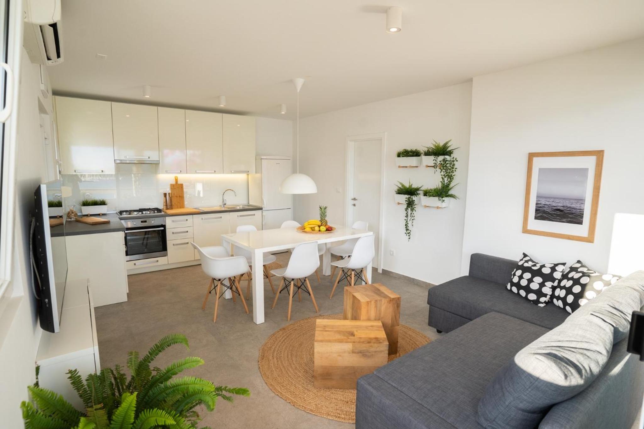 Three-Bedroom Apartment With Terrace And Sea View